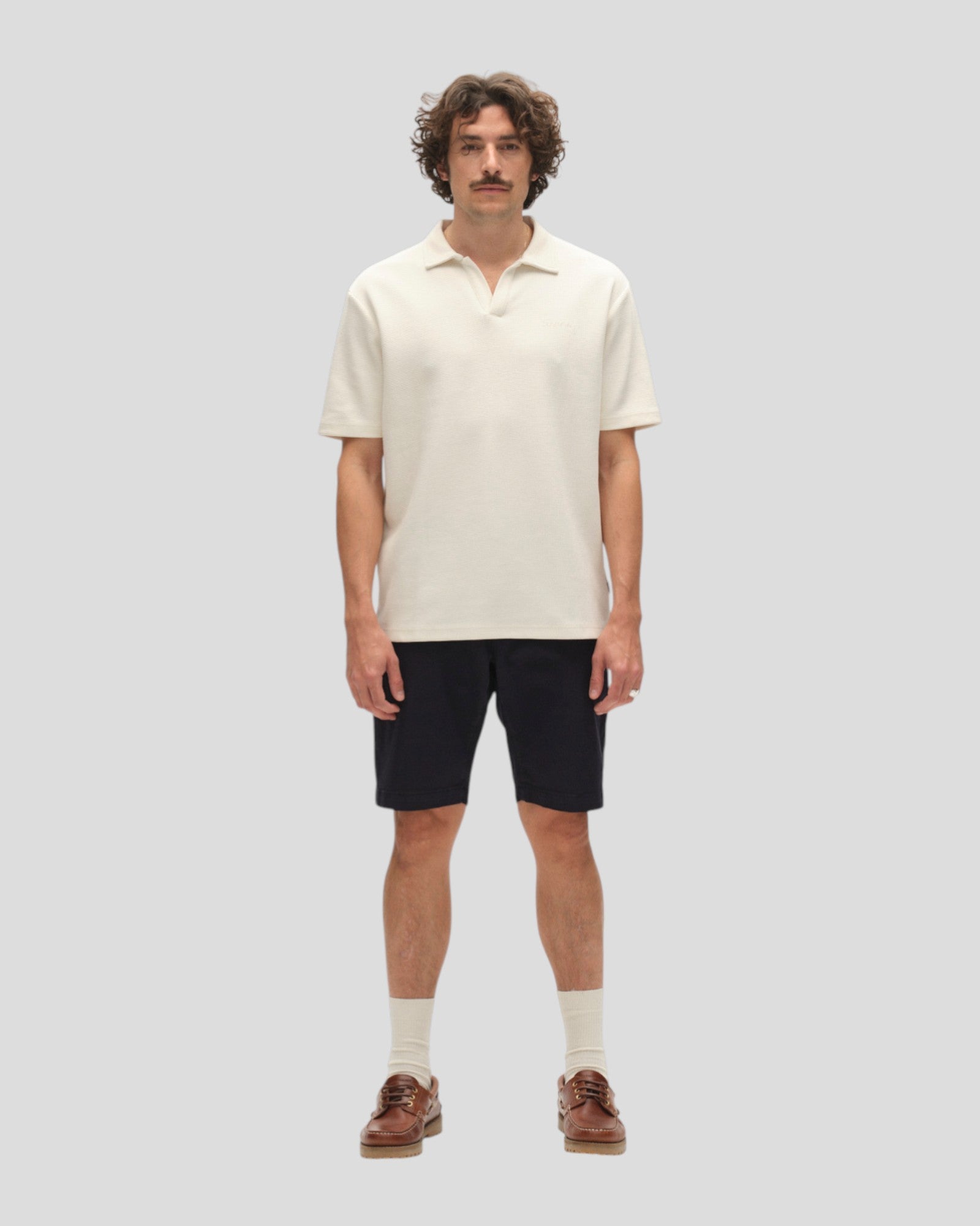 Sort Gabba Jet K3280 Dale Shorts, casual shorts med lommer, vist fra siden med elastik i taljen.