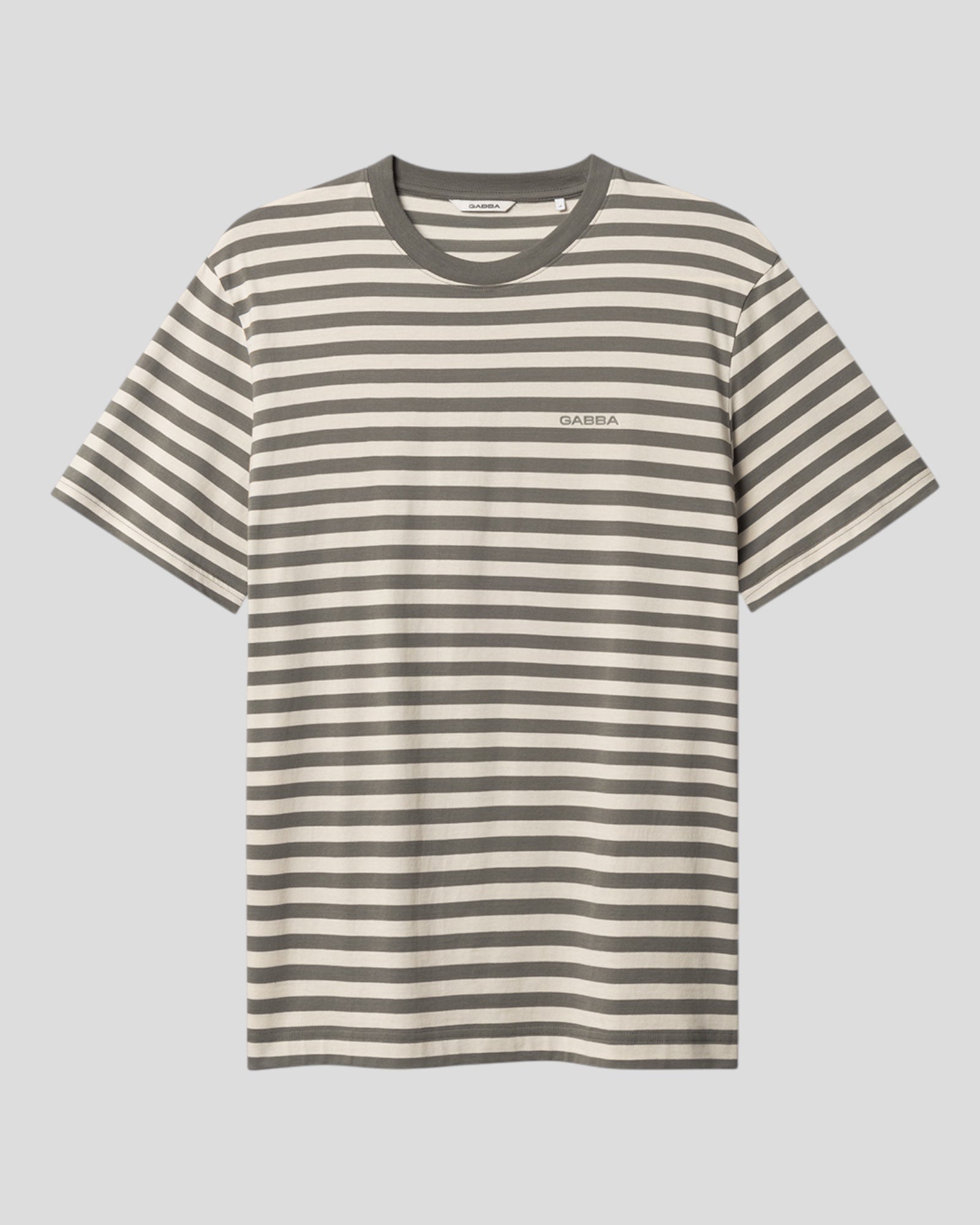 Gabba Dune logo striber t-shirt i Castor Gray med korte ærmer og logo detalje, afslappet og stilfuld til hverdag.