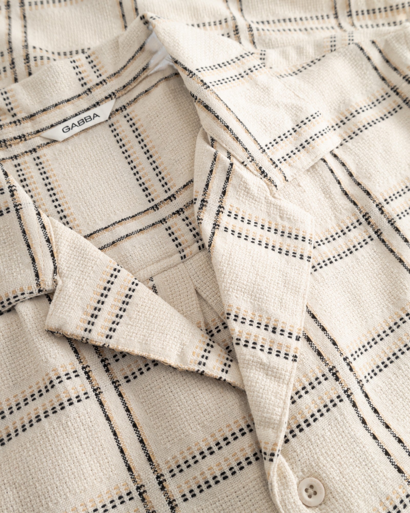 Gabba Sven Regular Resort Wire SS Shirt in beige check, casual men's shirt with a relaxed fit and button-front design.