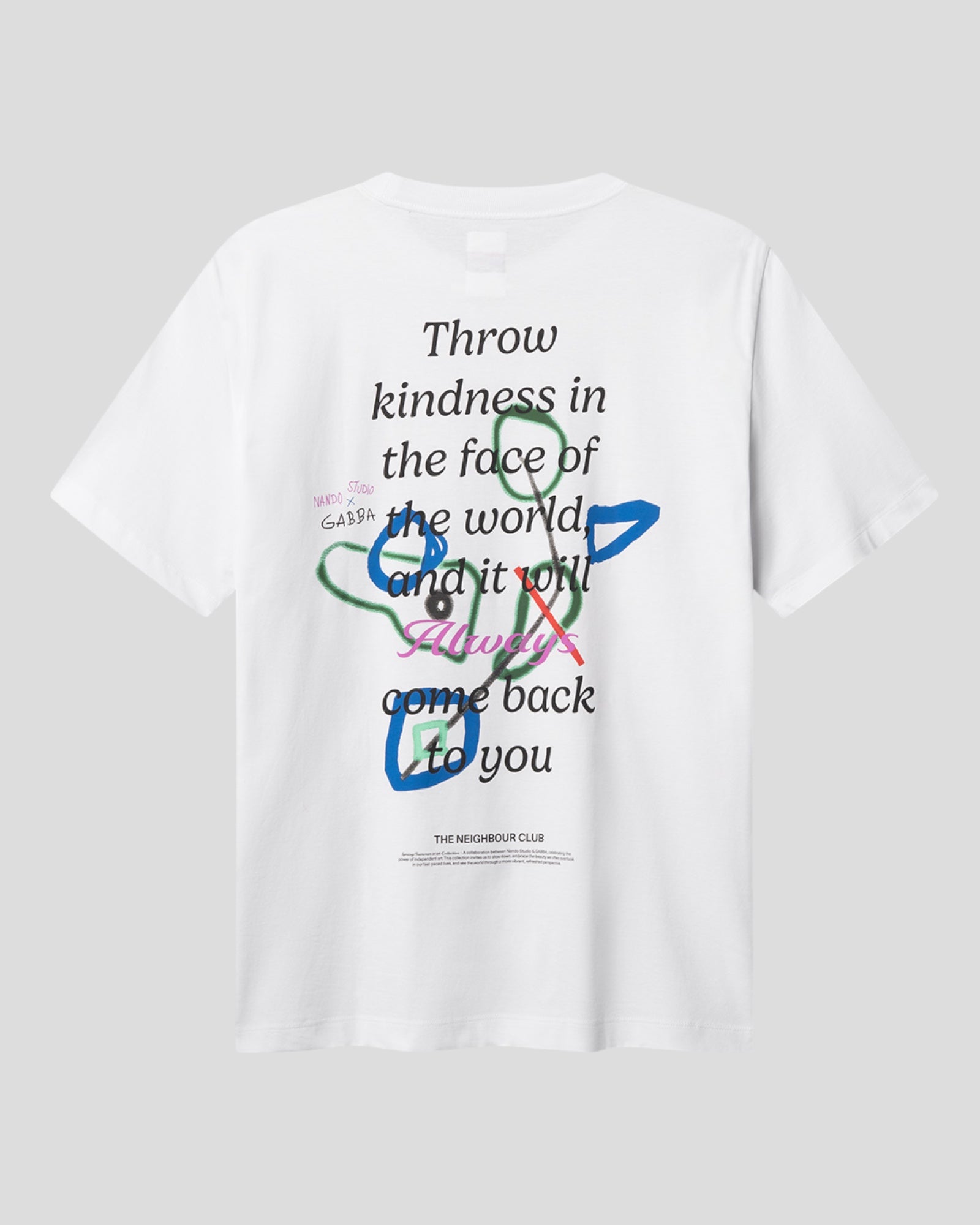 Hvid Gabba Nigel Boxy Nando SS T-shirt, afslappet t-shirt med logo-tryk, flat bomuld, foran på modellen.