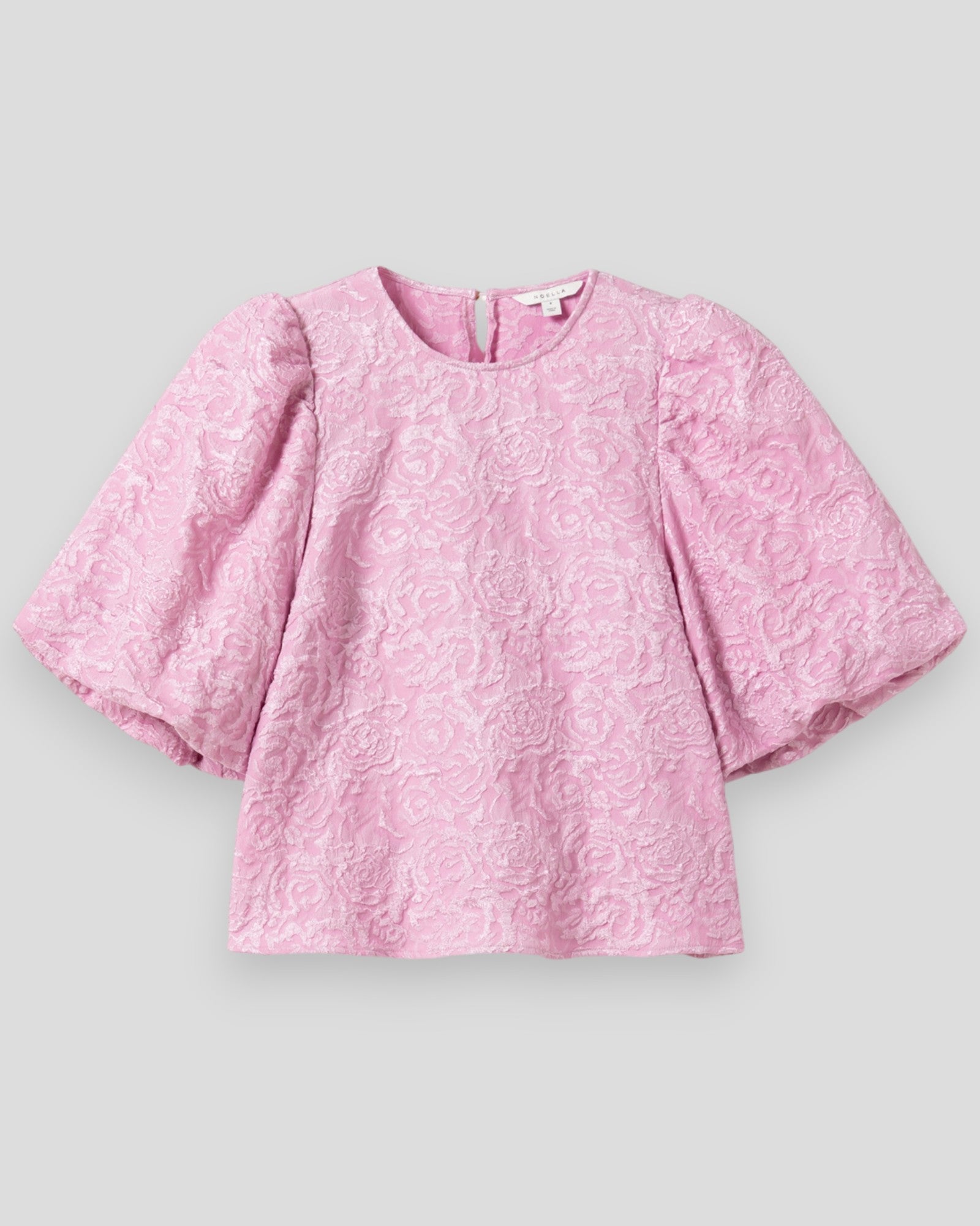 Noella N-Shelly bluse til kvinder i baby pink, vises med let stof og elegante detaljer, perfekt til hverdagsbrug.