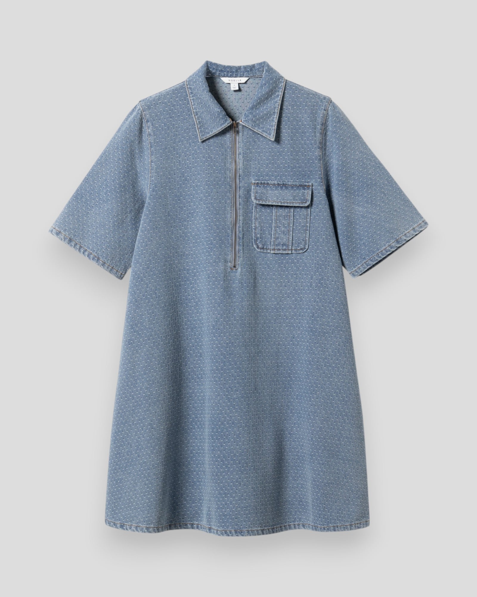 Noella N-Jozie Z kjole i vintage blå vask, vises med afslappet pasform og blødt denimmateriale.
