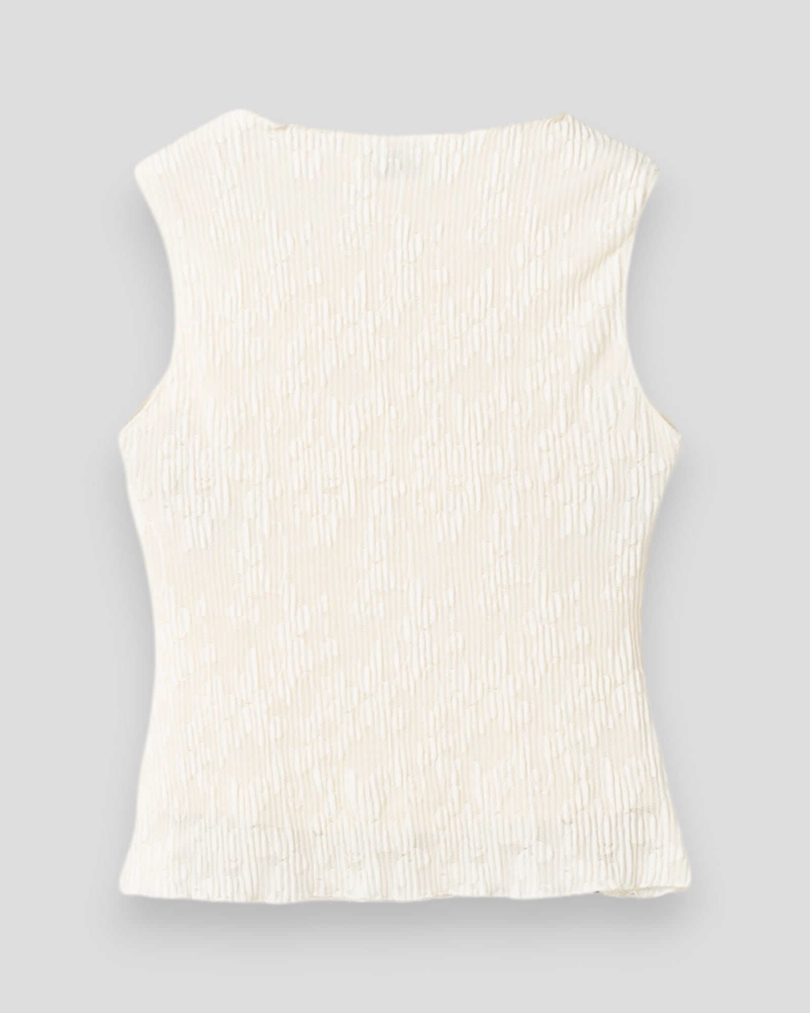 Noella N-Lola top til kvinder i ivory med blødt stof og enkel design, vist på model.