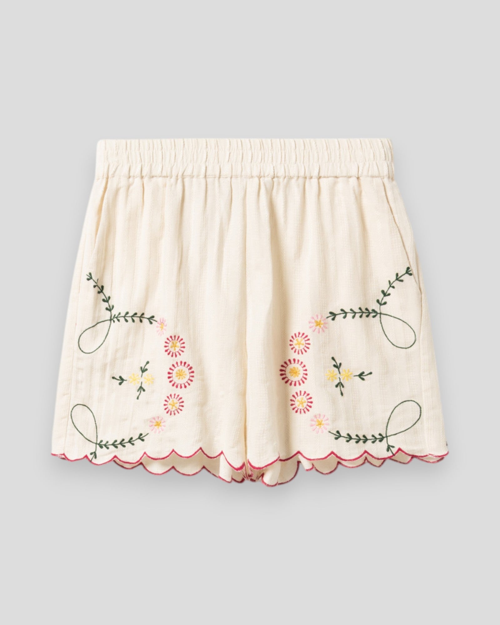 Noella N-Layne MW shorts til kvinder i offwhite med afslappet pasform og elastisk talje, synlig i billedet.