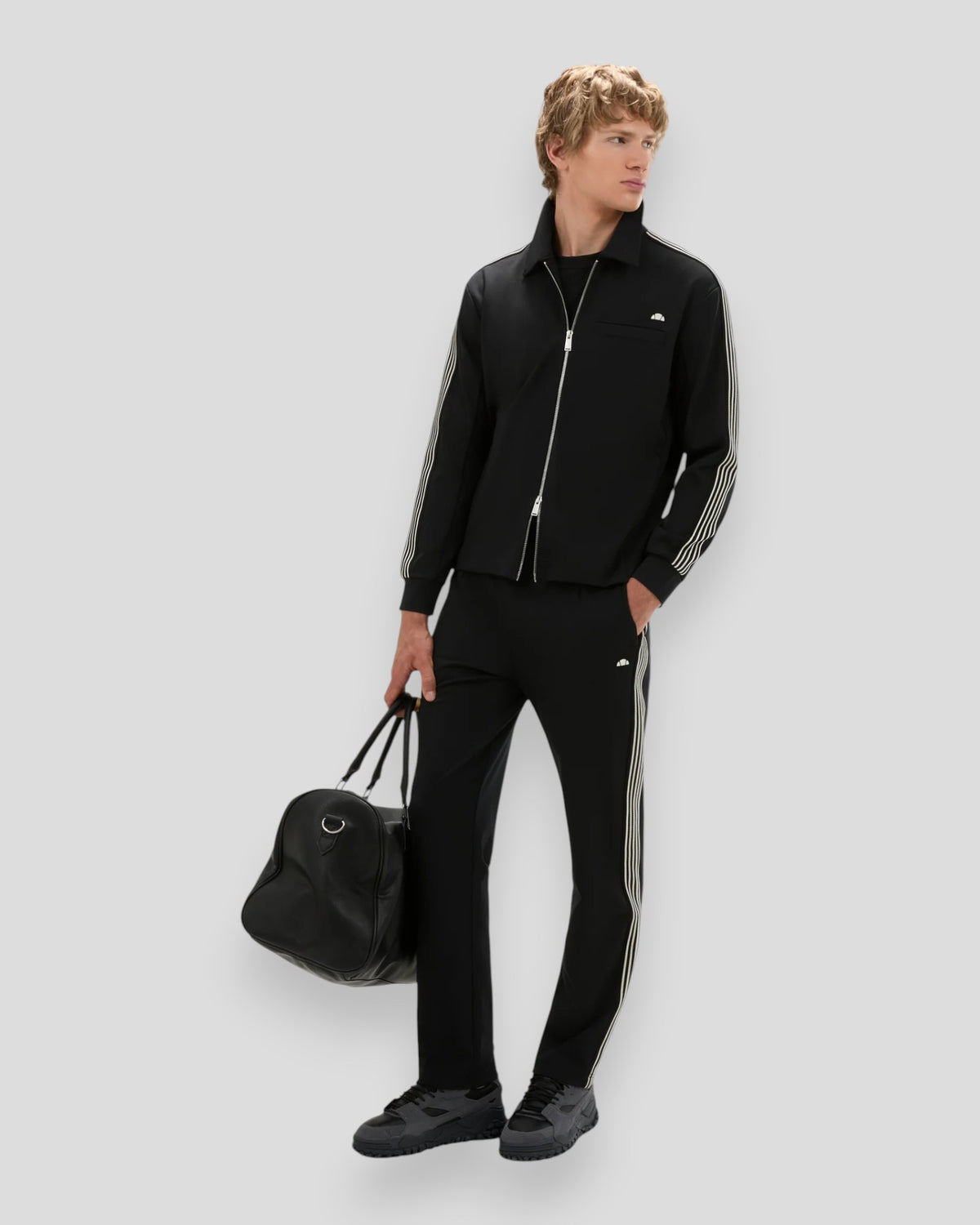 Ellesse Lucanta Track Top sweatshirt i sort set forfra, med høj krave og lynlås