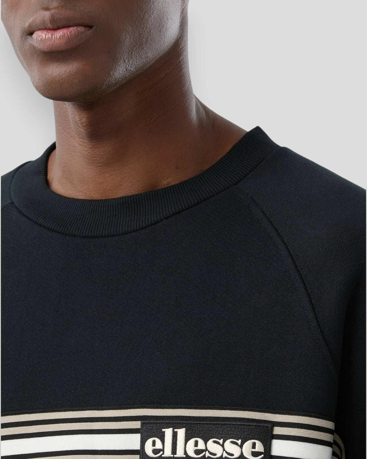 Sort Ellesse Rossanti sweatshirt i sort med klassisk design