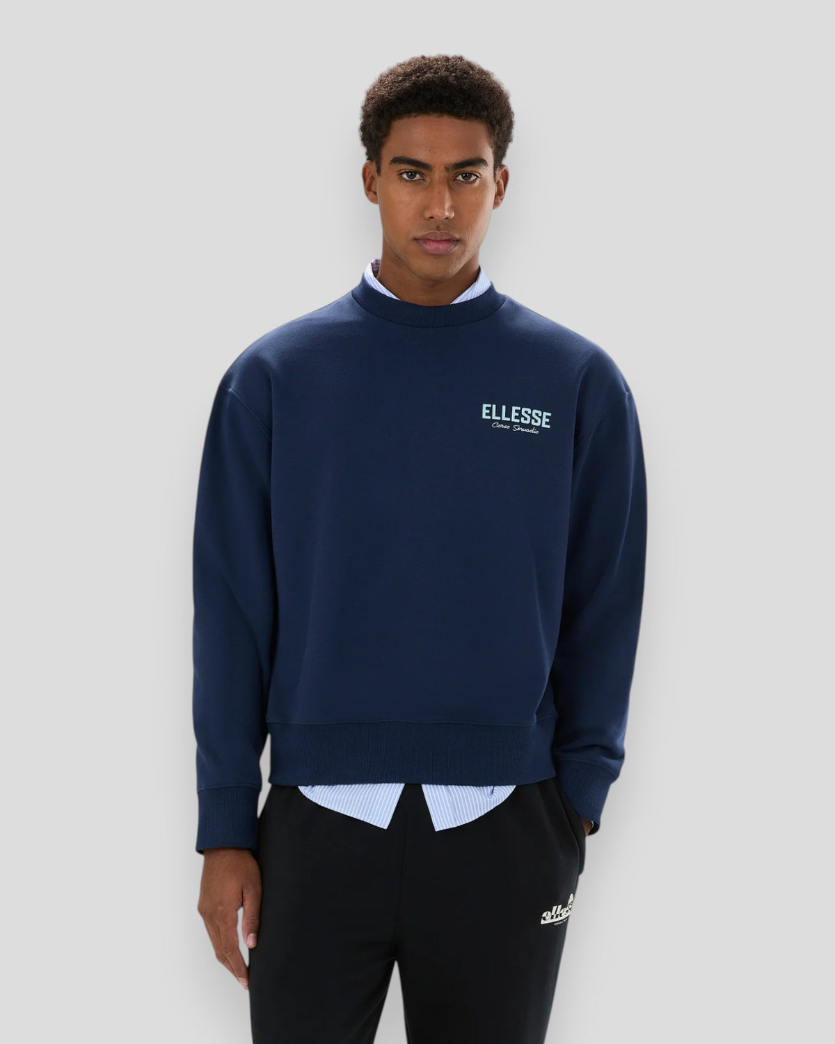 Ellesse Dolce Vita sweatshirt i navy blå med klassisk design og ribkanter