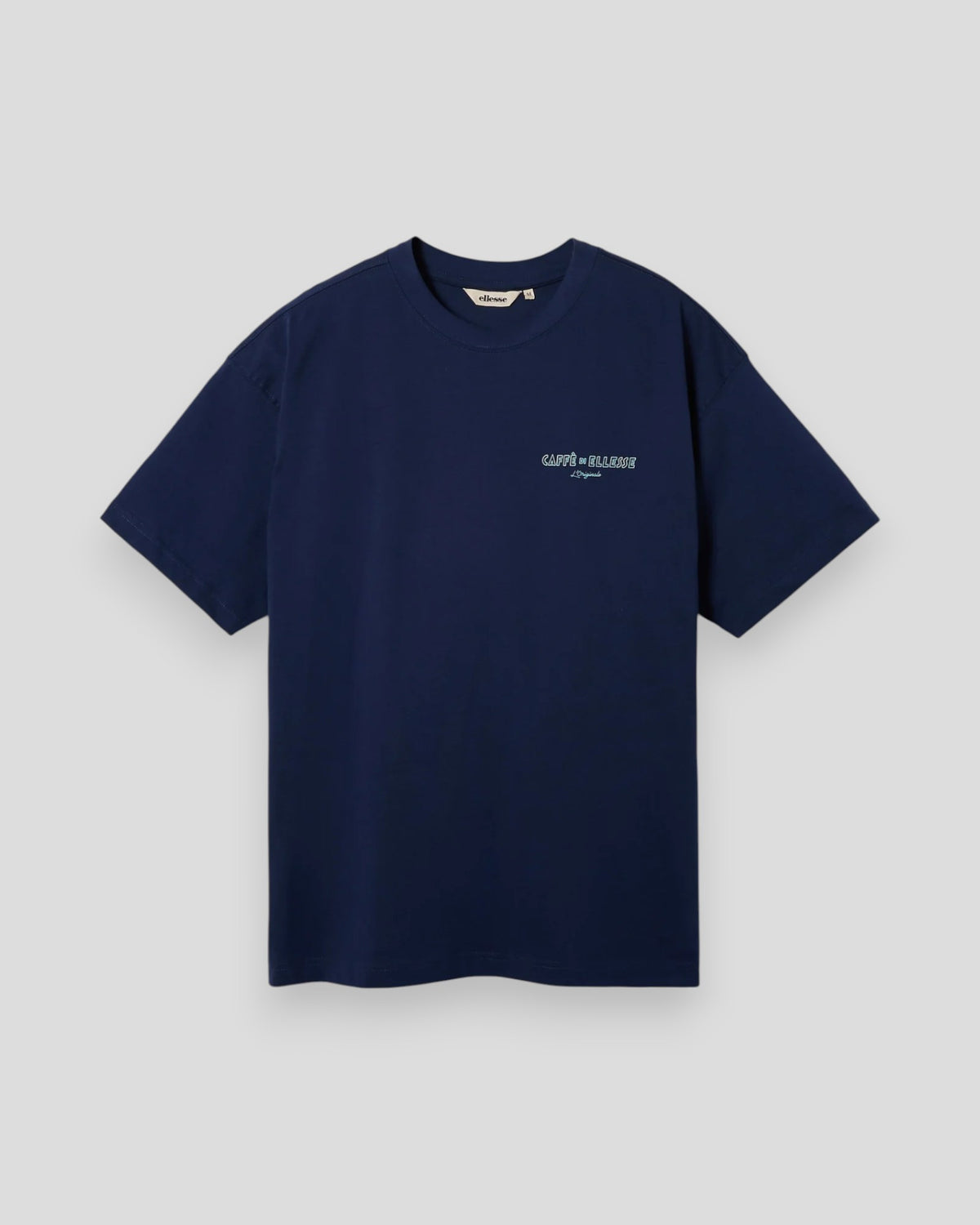 Ellesse Deca Tee i navyblå med kort ærme og klassisk T-shirt-design