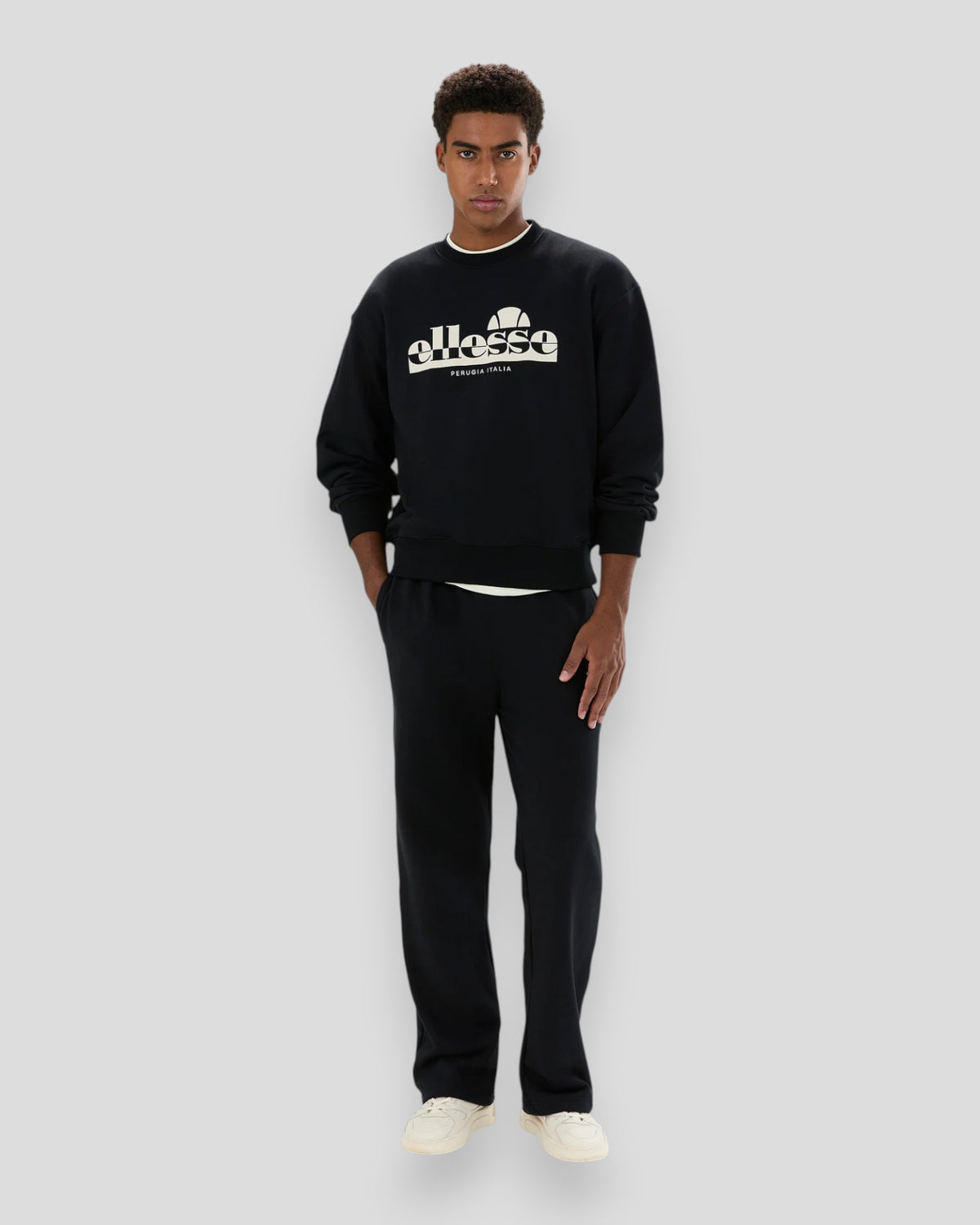 Ellesse Plerica sweatshirt i sort med klassisk design og langærmede detaljer