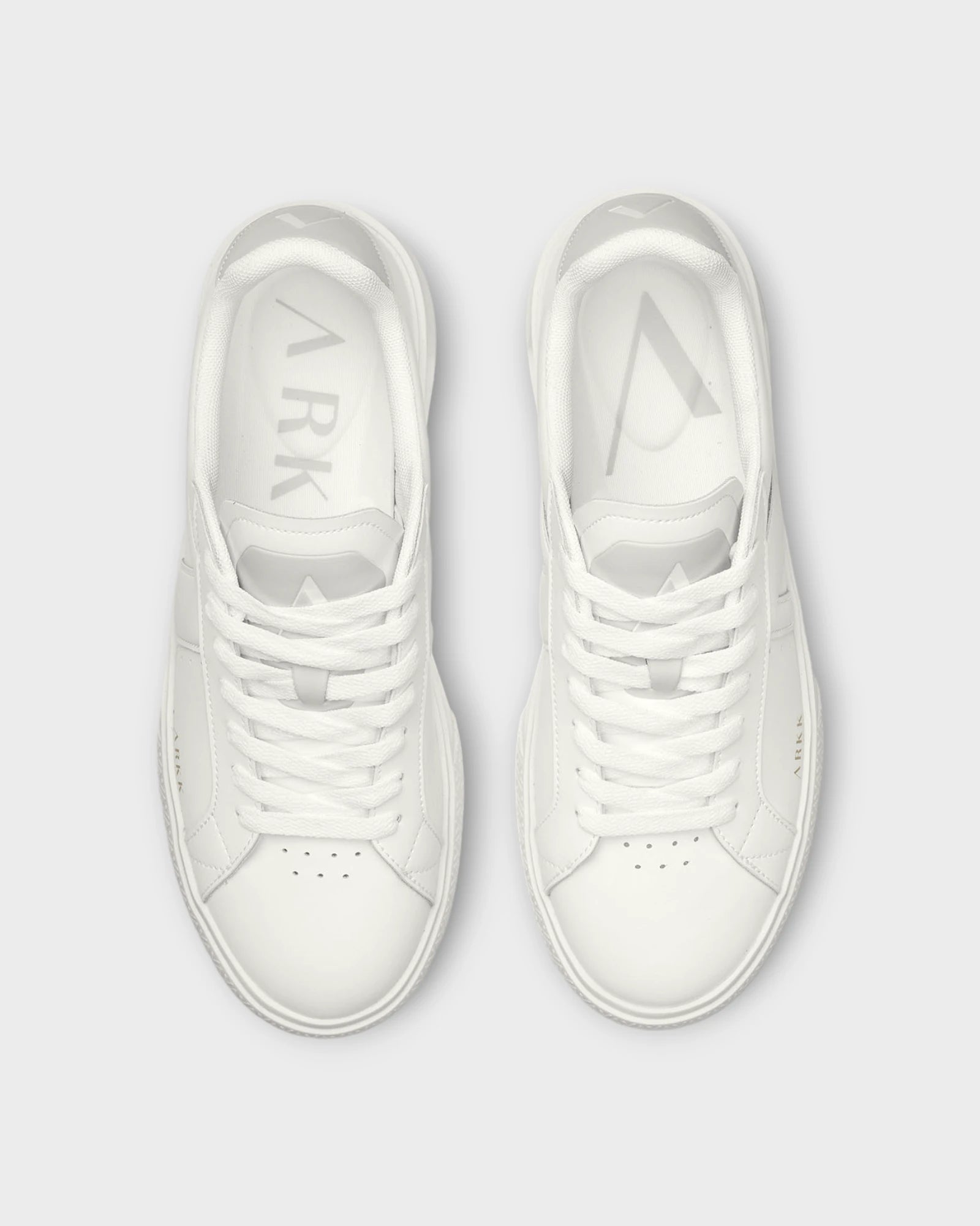 Essence Leather OG-22 White - Hvide Arkk Copenhagen Herre Sneakers. Her set oppefra.
