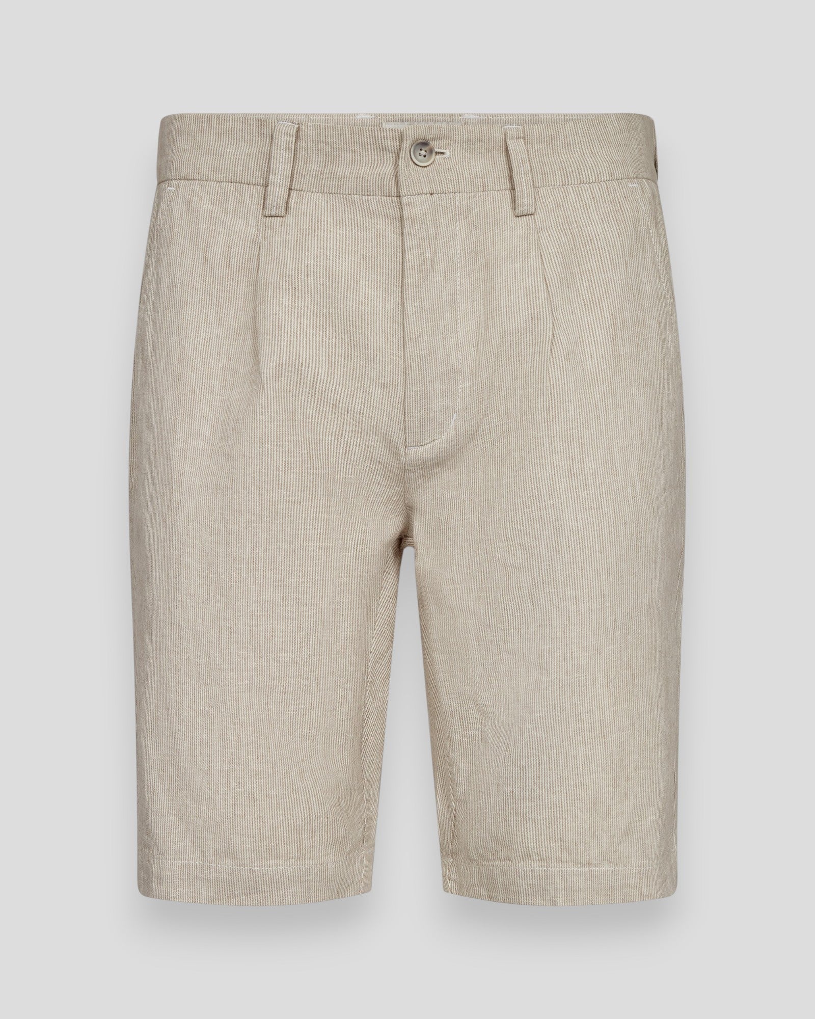Beige og hvide Darion regular fit shorts fra Bruun & Stengade, vises med lommer og afslappet pasform.