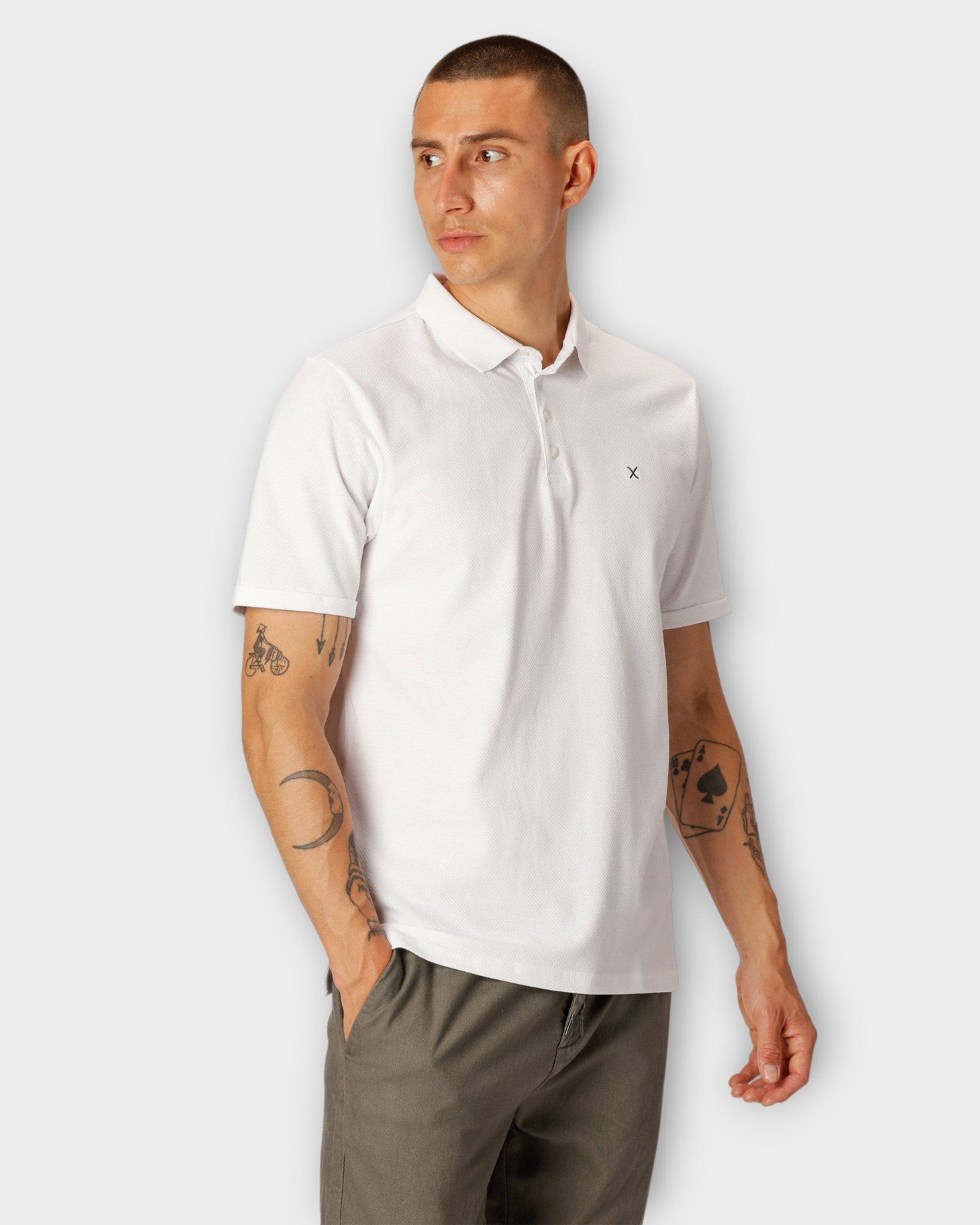 Hvid Clean Cut Copenhagen Silkeborg Stretch Polo, vises fladt med krave og korte ærmer, blødt stof og elegant pasform.
