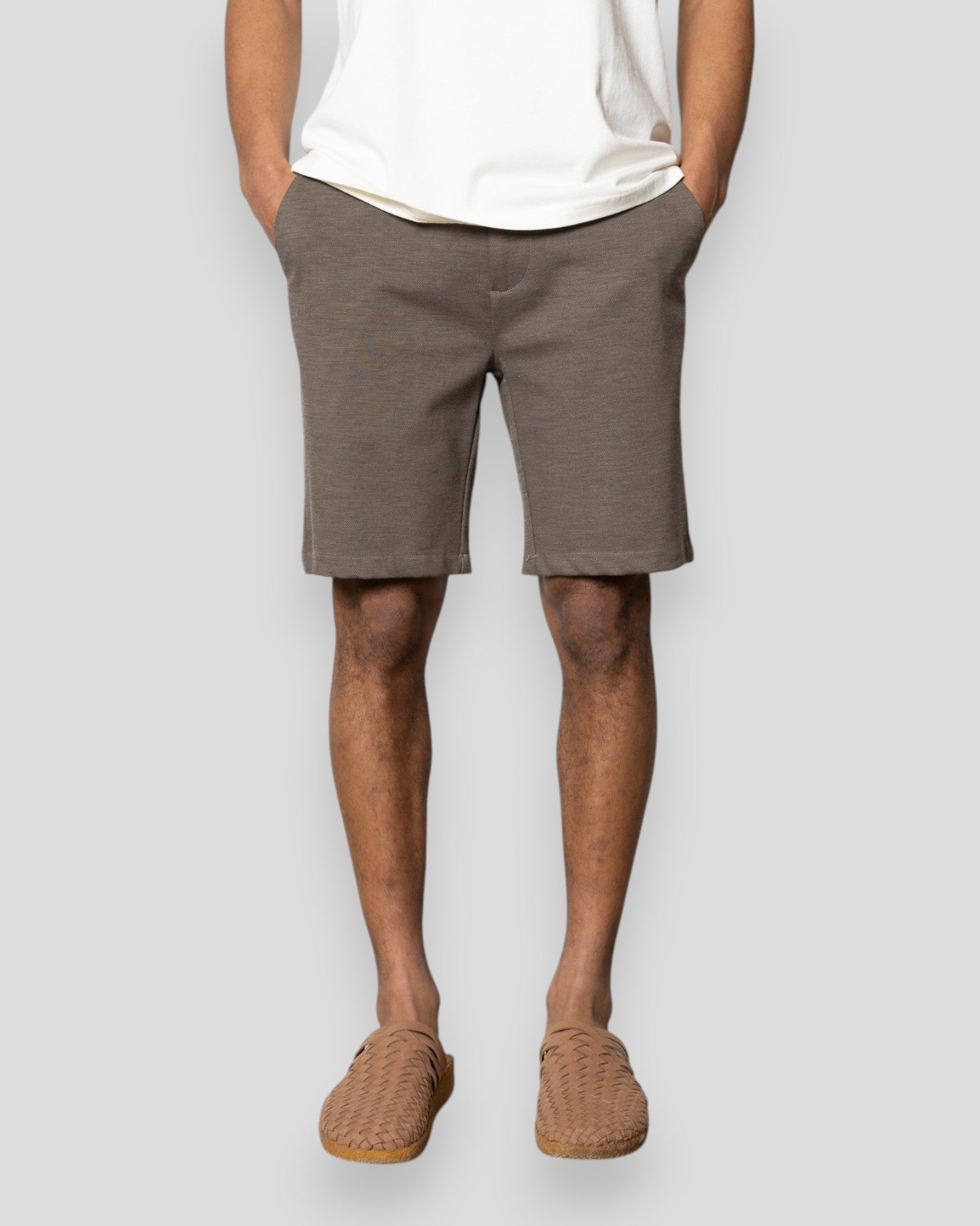 Clean Cut Copenhagen Milano Brendon jersey shorts i mørk khaki, afslappet design og komfortabel pasform.