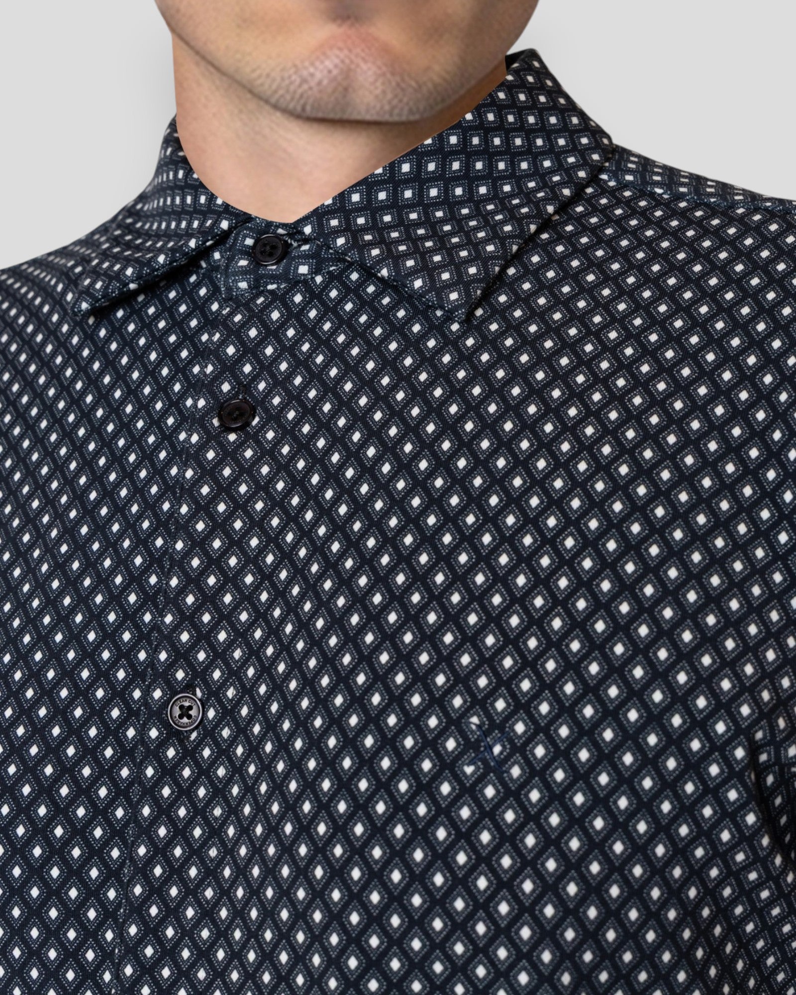 Navy and ecru long sleeve formal stretch shirt by Clean Cut Copenhagen, featuring a modern AOP design and tailored fit.