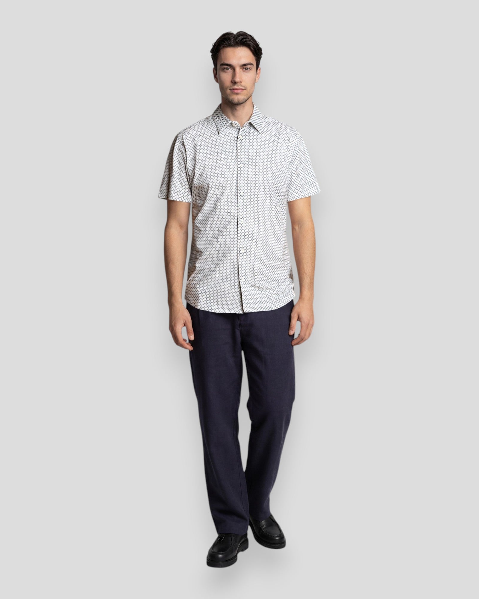 Clean Cut Copenhagen formal stretch shirt in ecru and light blue with a classic collar and tailored fit, front view.