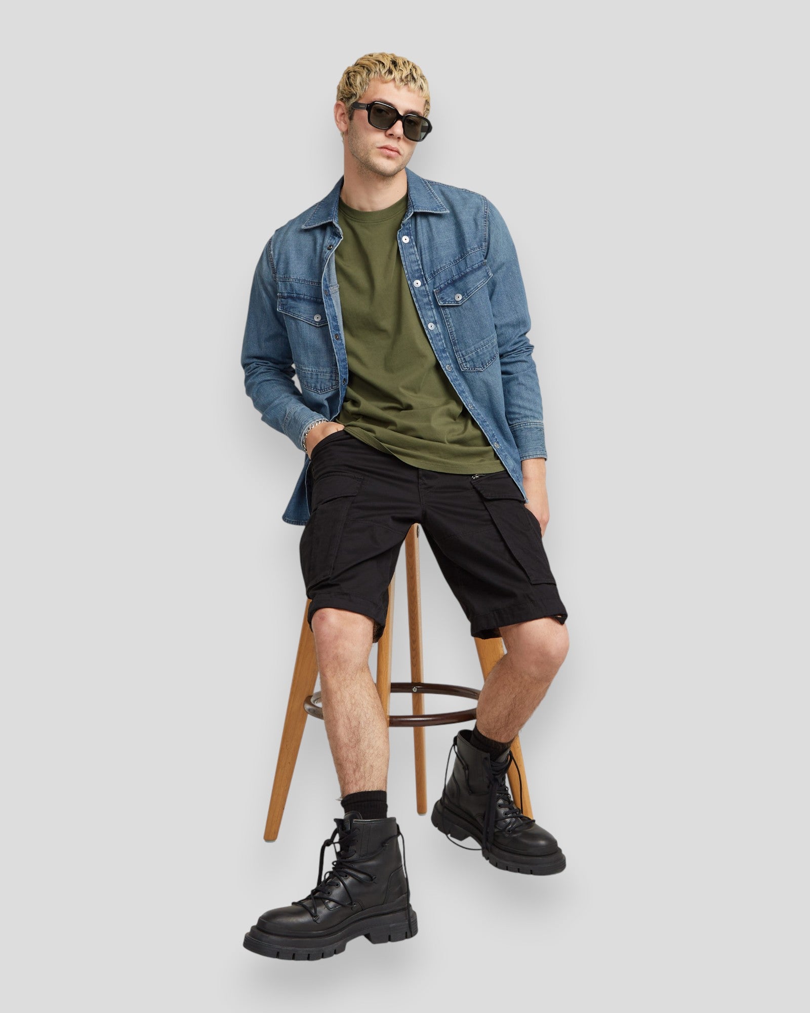 G-STAR RAW Rovic Zip Relaxed Shorts i sort, afslappet pasform, synlige lynlåse og komfortabelt stof.