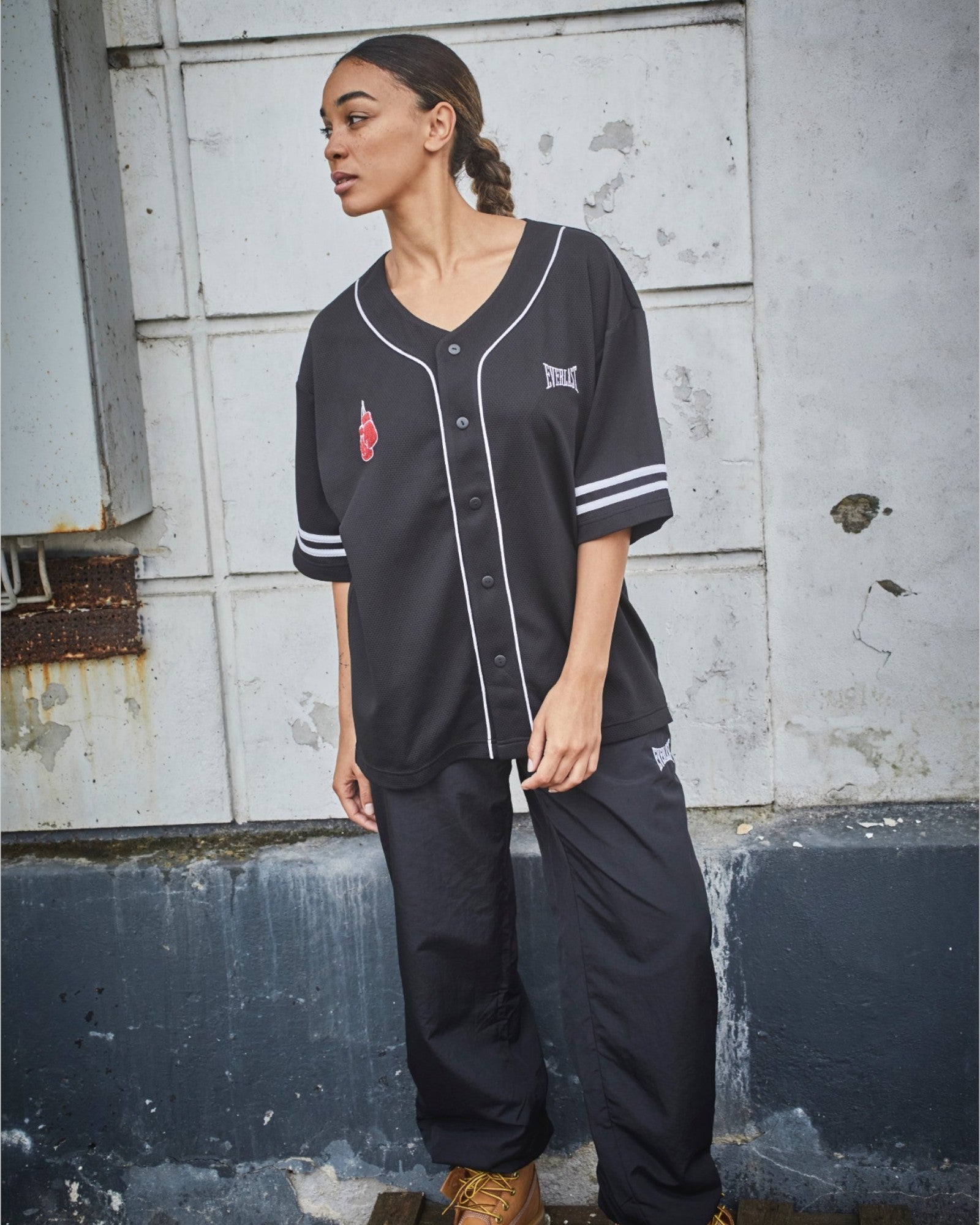 Black Everlast NO. 1 Baseball Jersey Tee, casual black T-shirt with baseball-inspired design and brand logo.