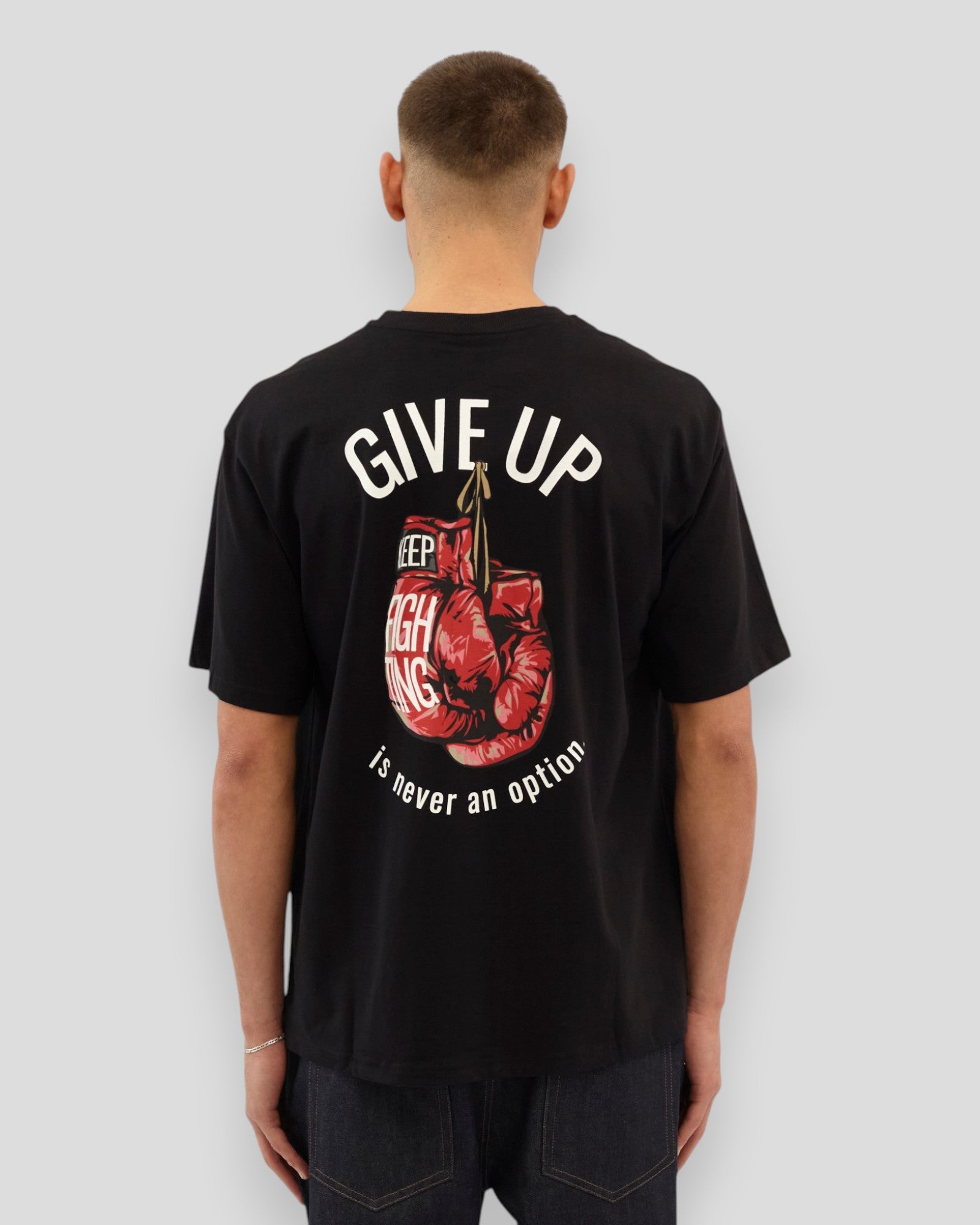 Black Everlast "Never Give Up" T-shirt featuring bold white text on a classic black tee, casual athletic style.