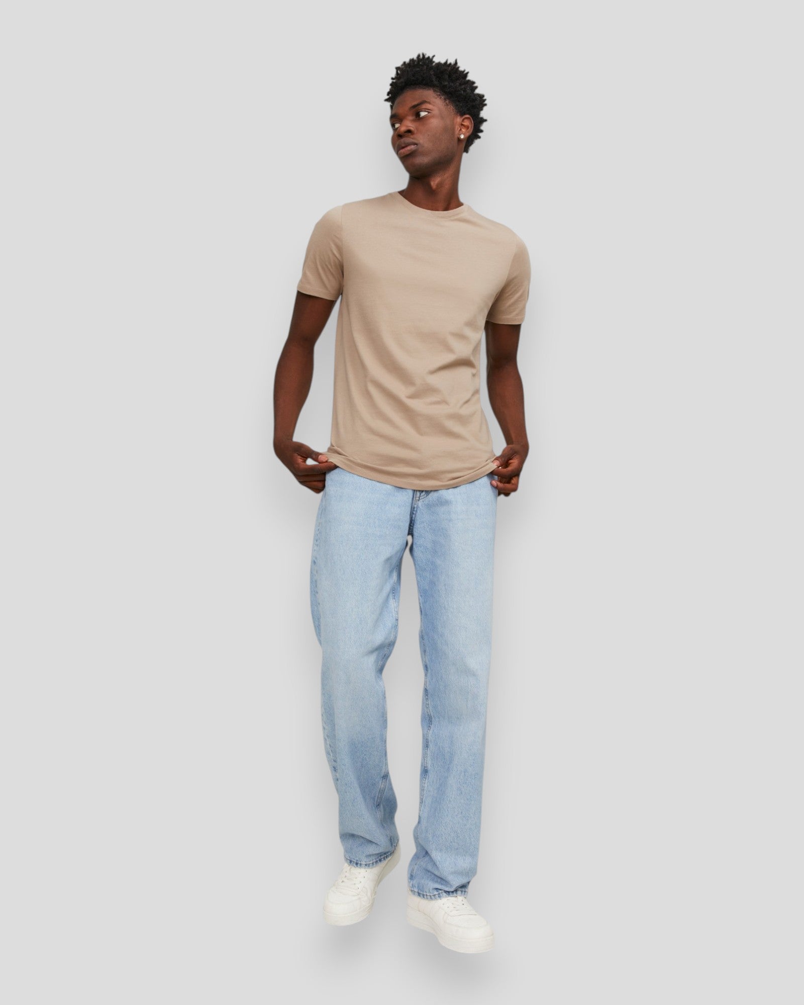 Mænds Jack & Jones Basic Tee SS O-neck i blød bomuld, alene på hvid baggrund