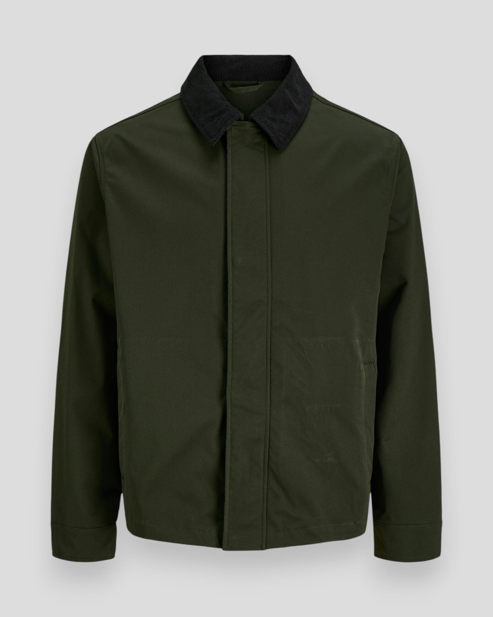 Jack & Jones Wolf Worker jakke i rosinfarve med slidstærkt stof og klassisk design, vist på model.