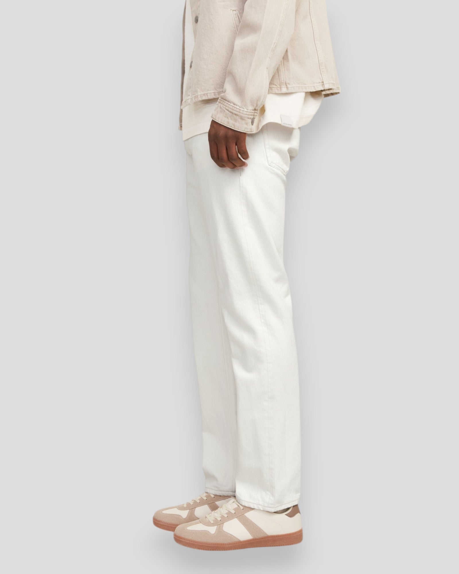 Chris Cooper AM 900 - Ecru