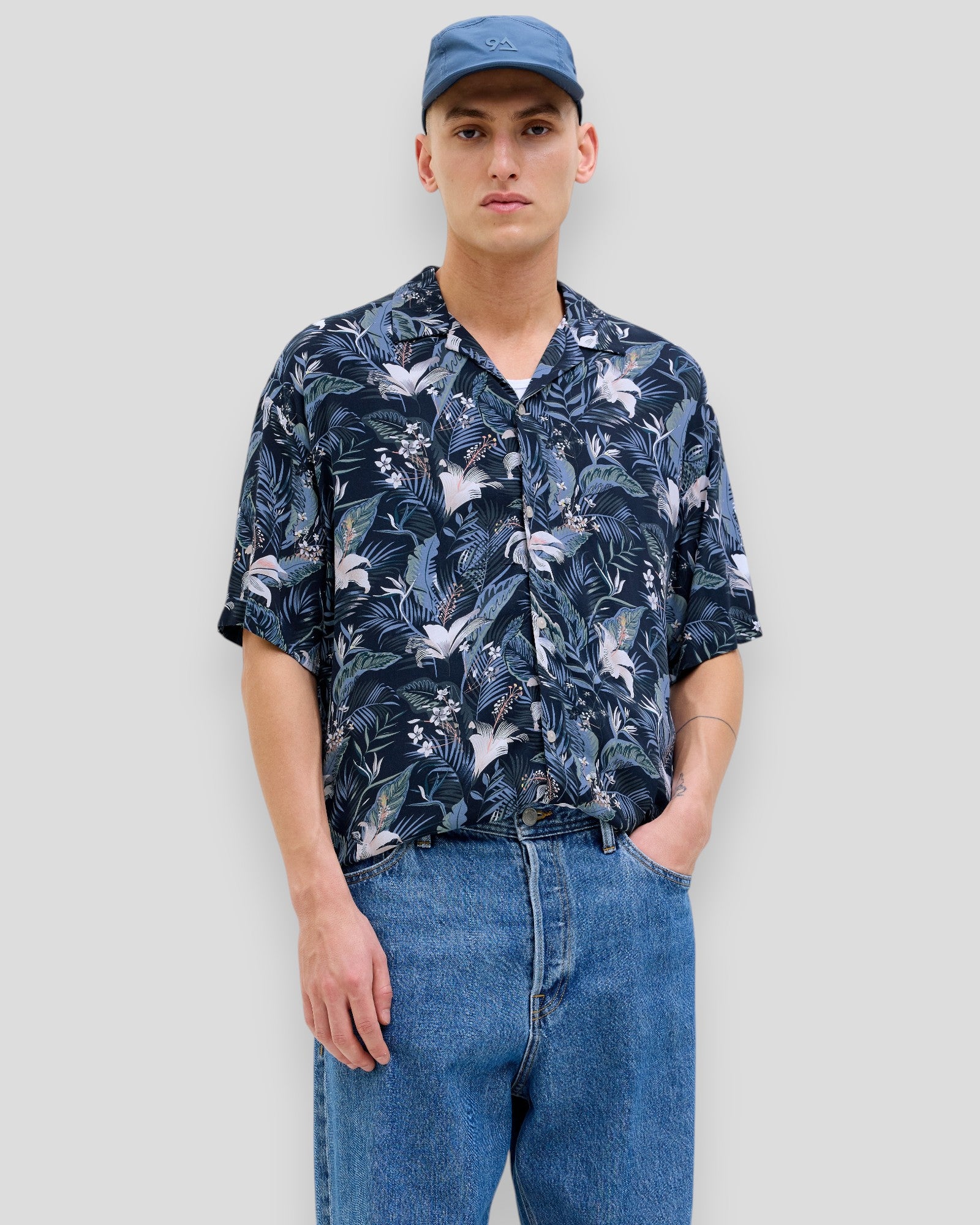 Jeff Tropical AOP Resort Shirt SS - Sky Captain