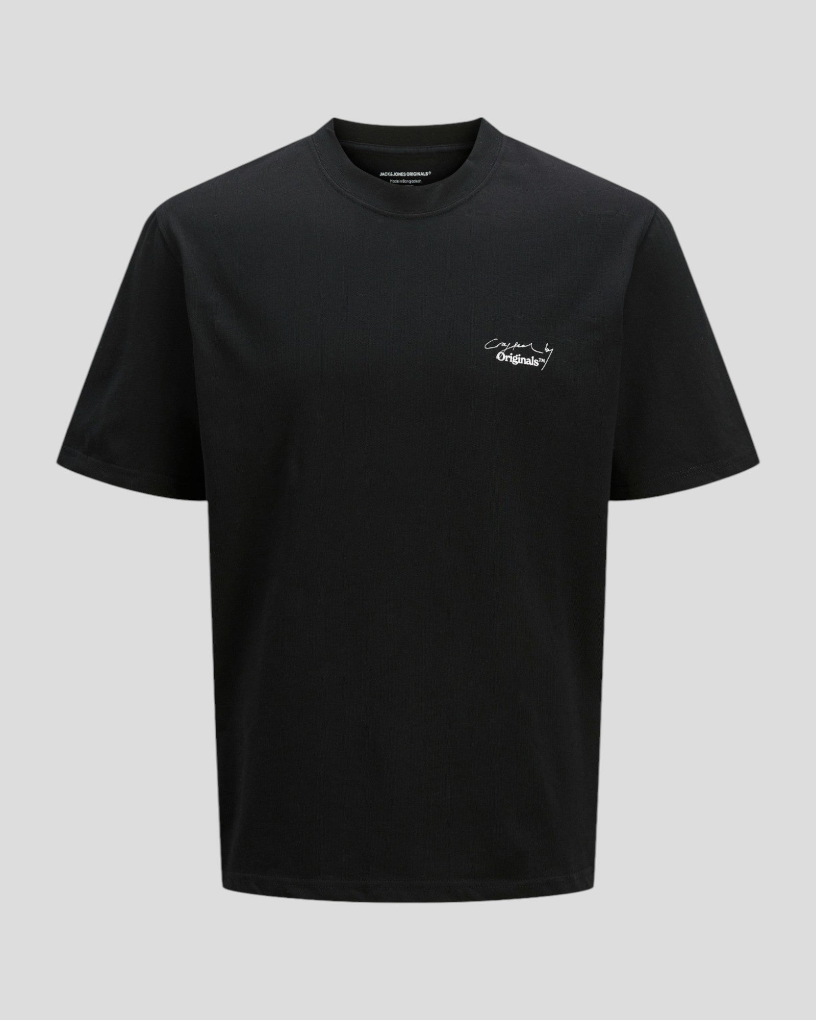 Oversized T-shirt fra Jack And Jones med backprint i sort. Perfekt til den modebevidste mand. Her set forfra.