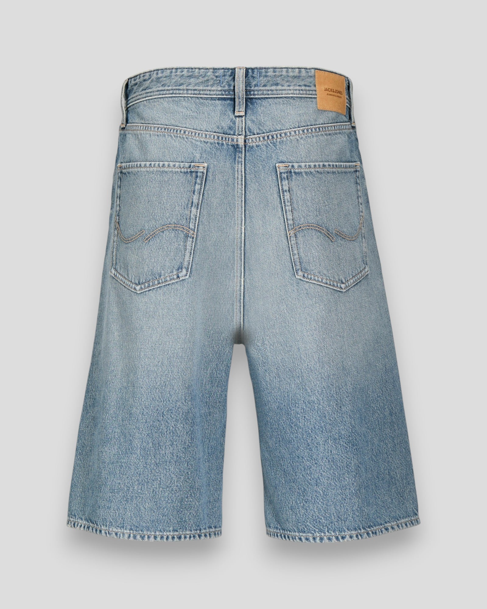 Blå denim shorts fra Jack & Jones Ron Original Shorts SBD 968 SN, afslappet stil, synlige lommer og klassisk denim tekstur.