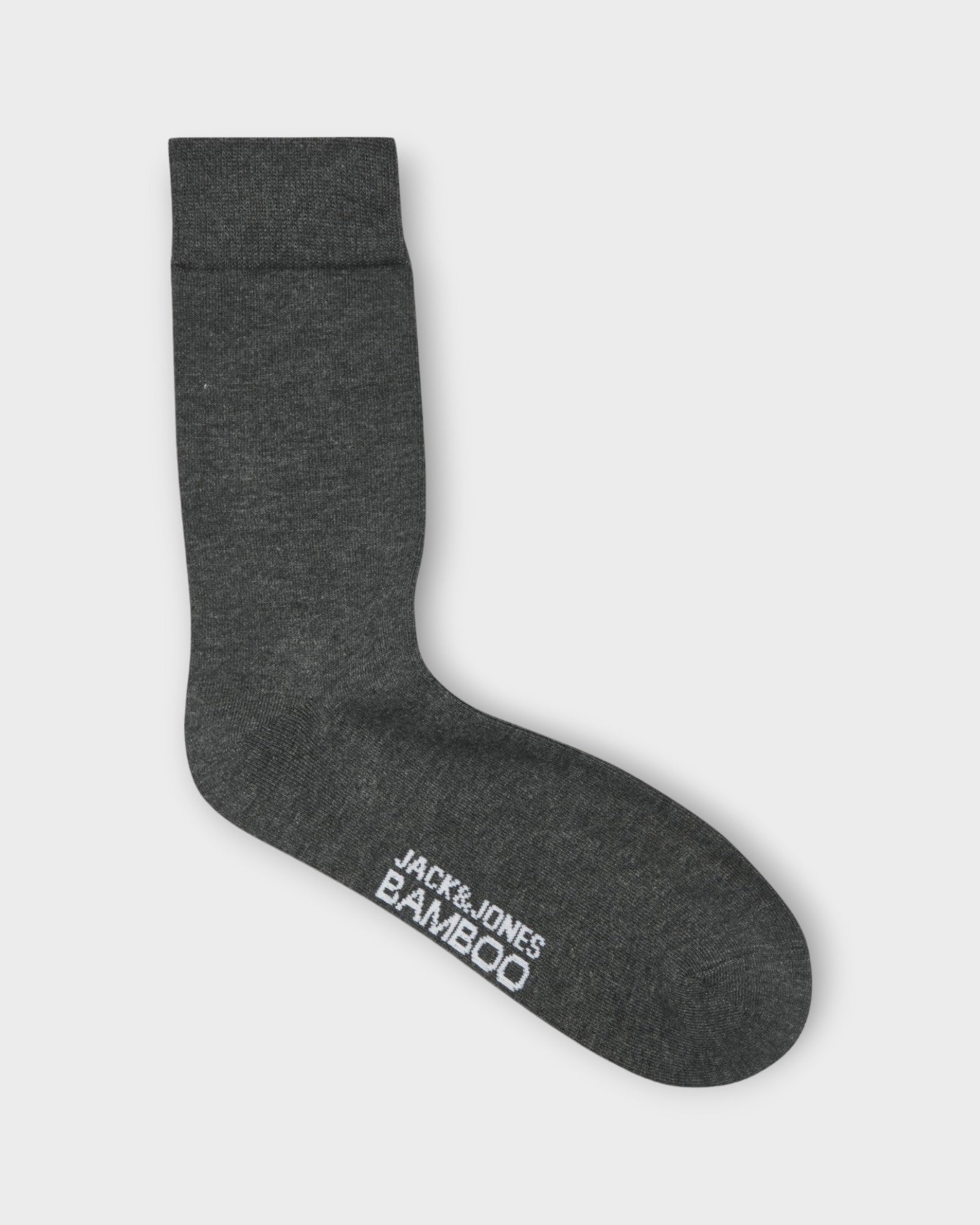 Basic Bamboo Strømper 10 Pack Multi fra Jack and Jones. 10 pak Bambus Sokker til mænd i sort, navy blå, og grå. Her ses den mørke grå udgave.