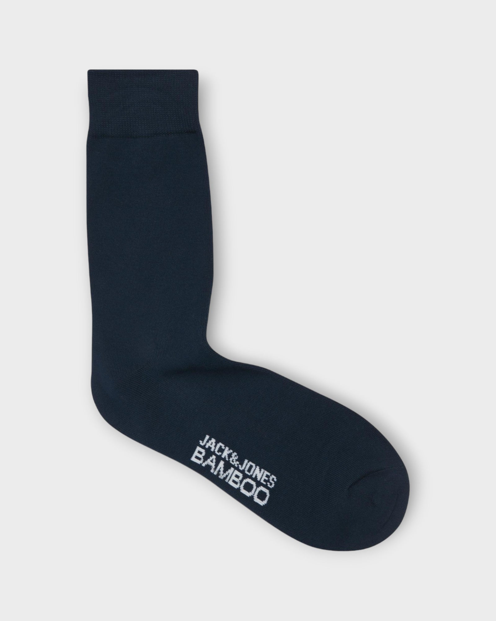 Basic Bamboo Strømper 10 Pack Multi fra Jack and Jones. 10 pak Bambus Sokker til mænd i sort, navy blå, og grå. Her ses den navy blå udgave.