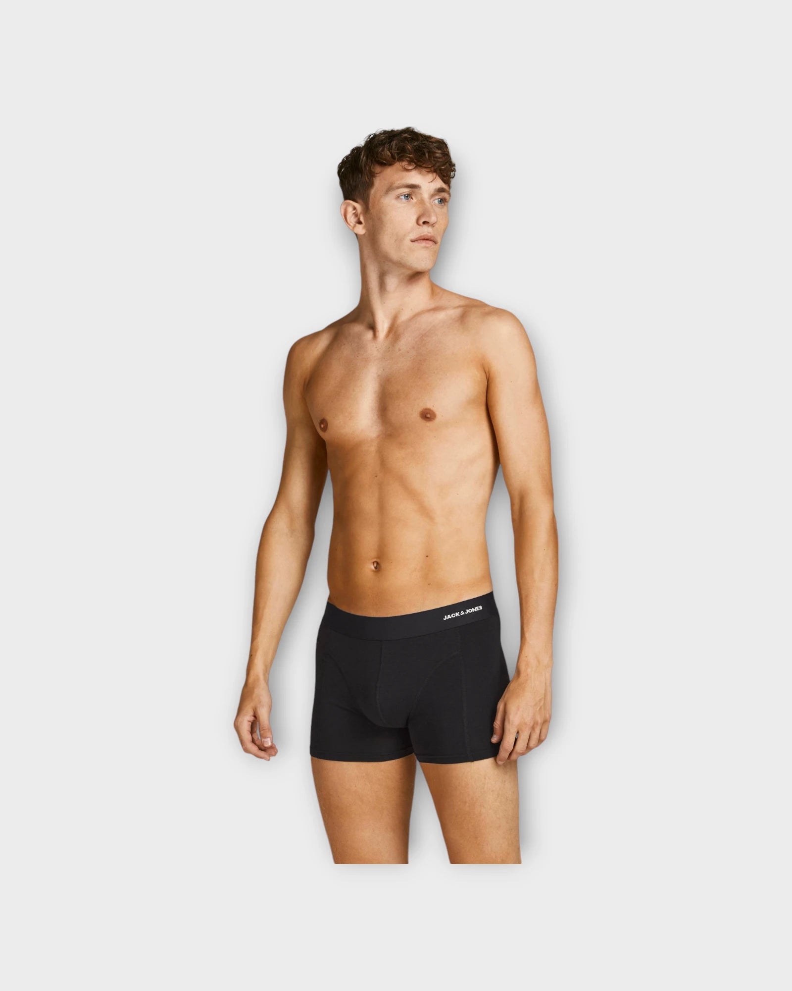 Basic Bamboo Trunks 3 Pack Black- Sorte Jack & Jones Bambus Tights til Mænd. Her set på model fra siden af.