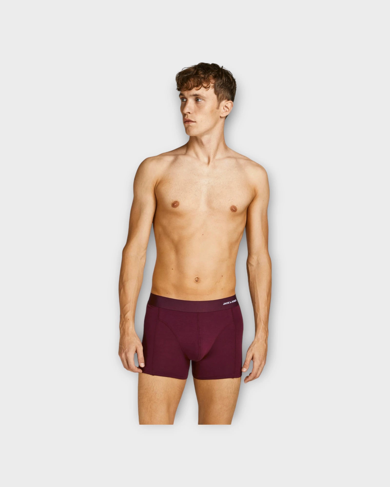 Basic Bamboo Trunks 3 Pack Port Royale - Jack & Jones Bambus Tights til Mænd. Her ses model i den røde version.