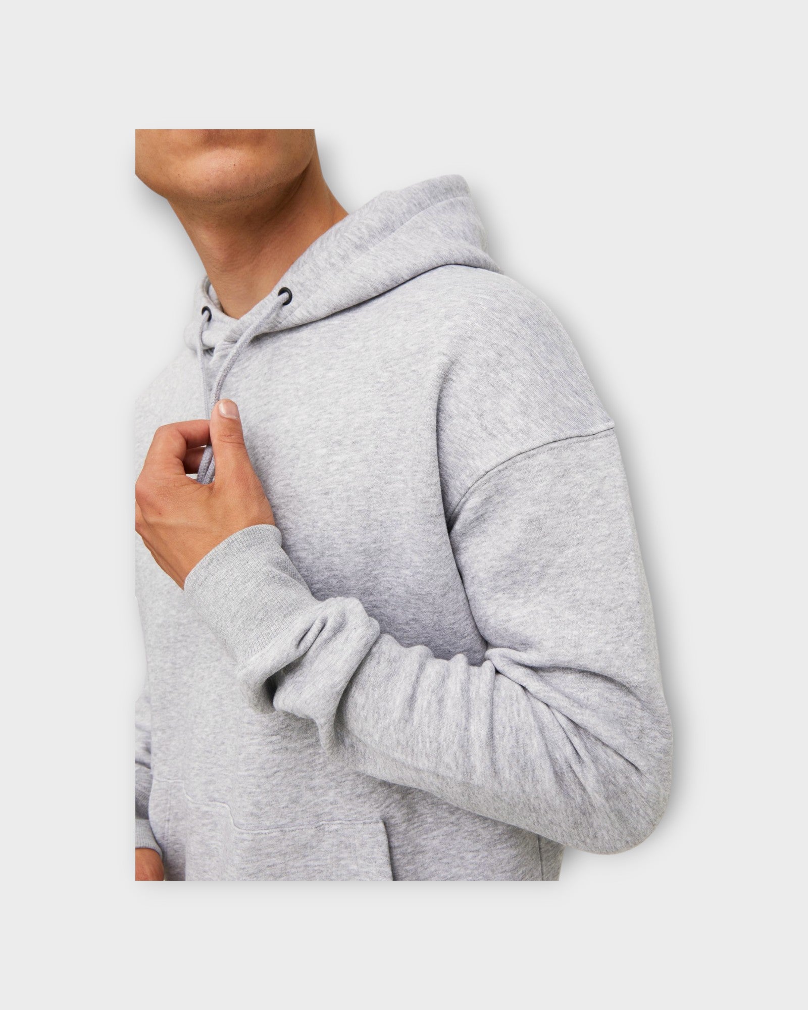 Star Basic Sweat Hood Light Grey Melange. En lækker grå Jack & Jones Hoodie til mænd. Her set i closeup.