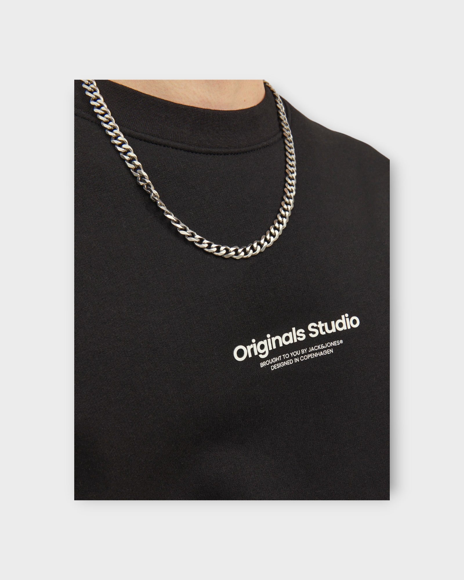 Vesterbro Sweat Crew Neck Black - Sort Jack & Jones Sweatshirt til Mænd. Her set i closeup.