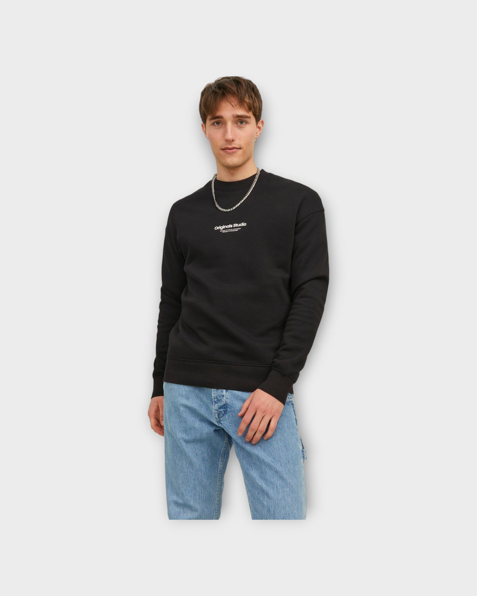 Vesterbro Sweat Crew Neck Black - Sort Jack & Jones Sweatshirt til Mænd. Her set på model forfra.