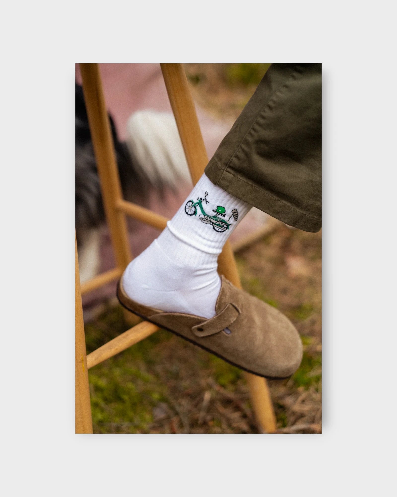 Forest Maxi Socks White - Hvide Lakor Puch Tennissokker til Mænd. Her set på model i closeup.
