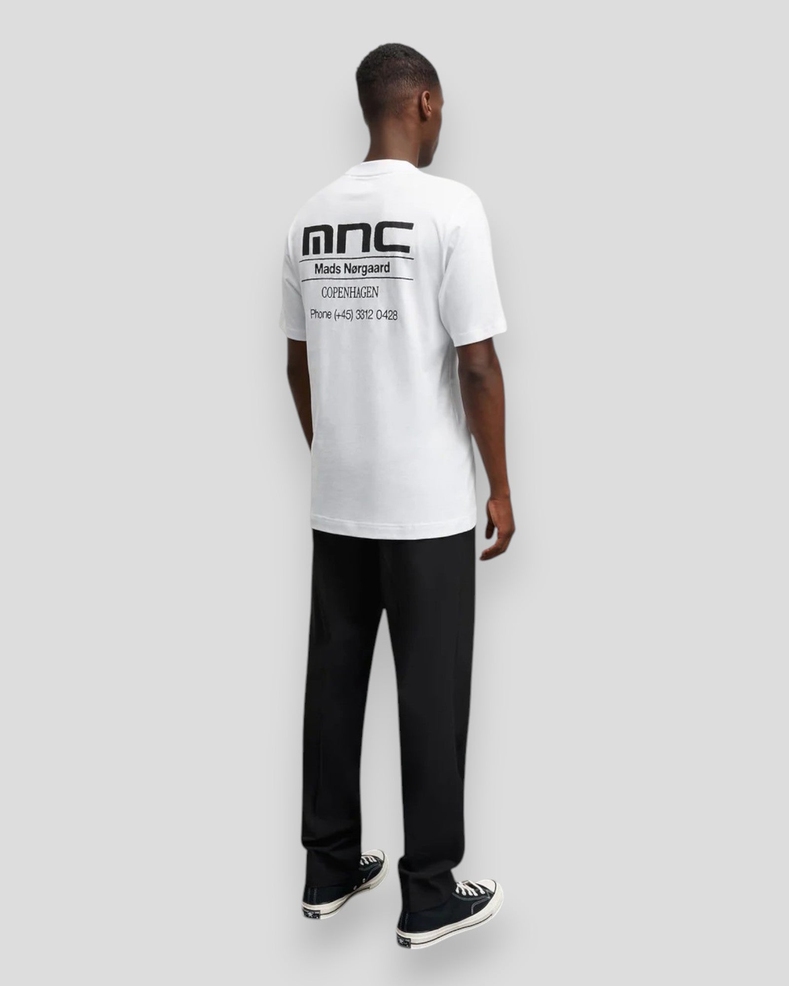 Mads Nørgaard Cotton Jersey Frode MNC Tee i White – en komfortabel og alsidig hvid t-shirt, lavet af blød bomuldsjersey, perfekt til hverdagsbrug.