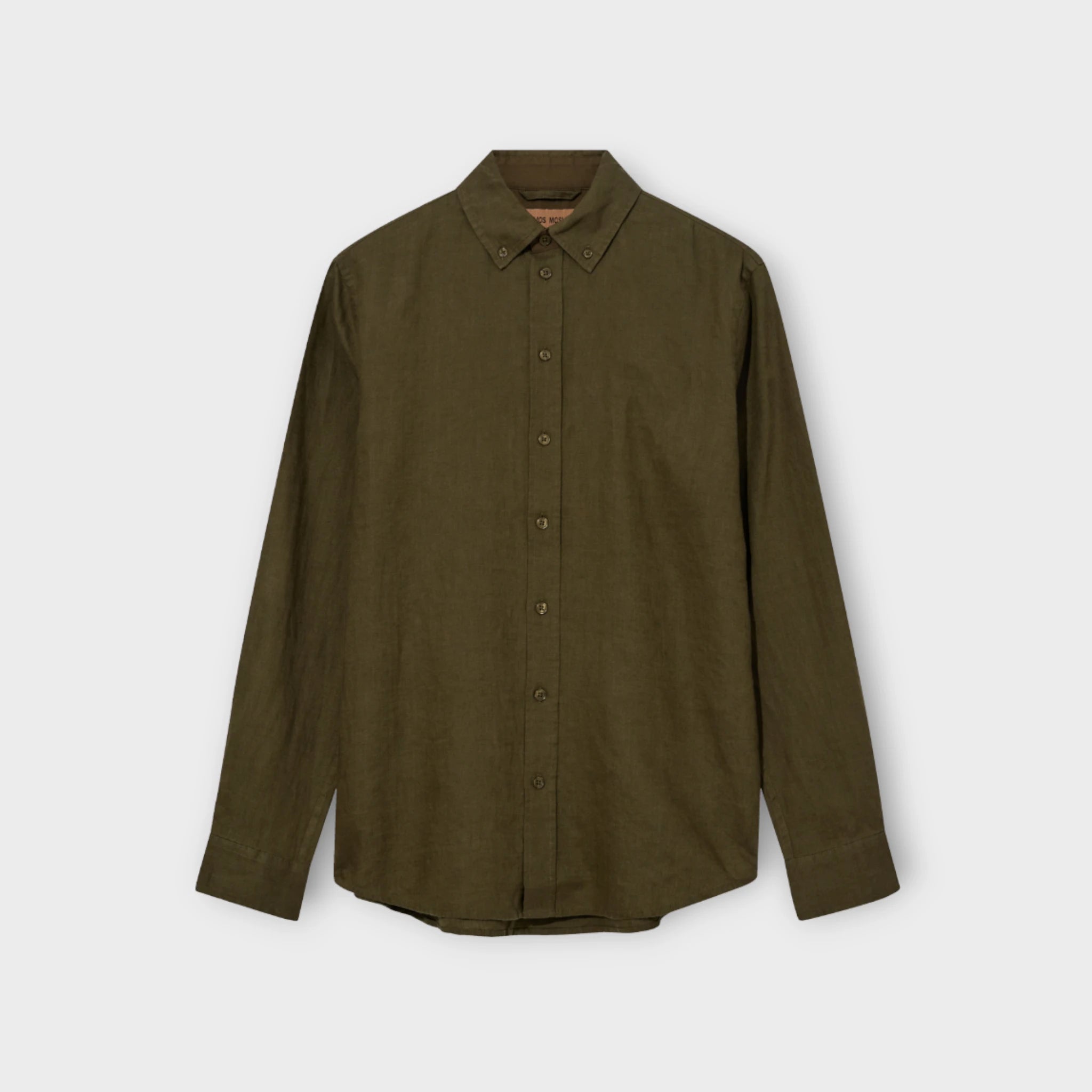 Mos Mosh Gallery Theo Linen Shirt Dk Army Green, grøn hørskjorte til mænd. Her set forfra.