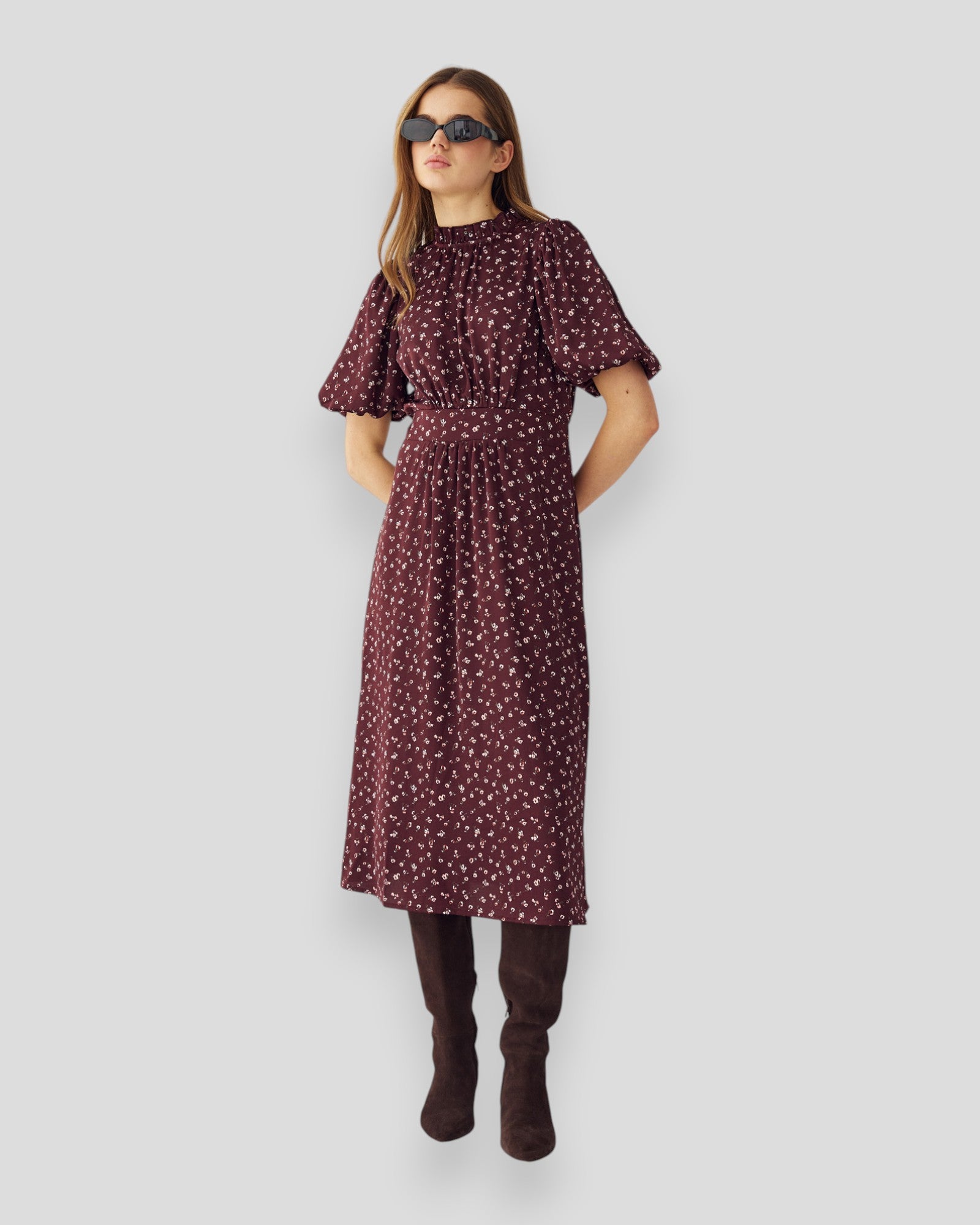 Dødelig burgundy print kjole fra Noella N-Ruth Dress, flot design med blomstermønster og elegant pasform.