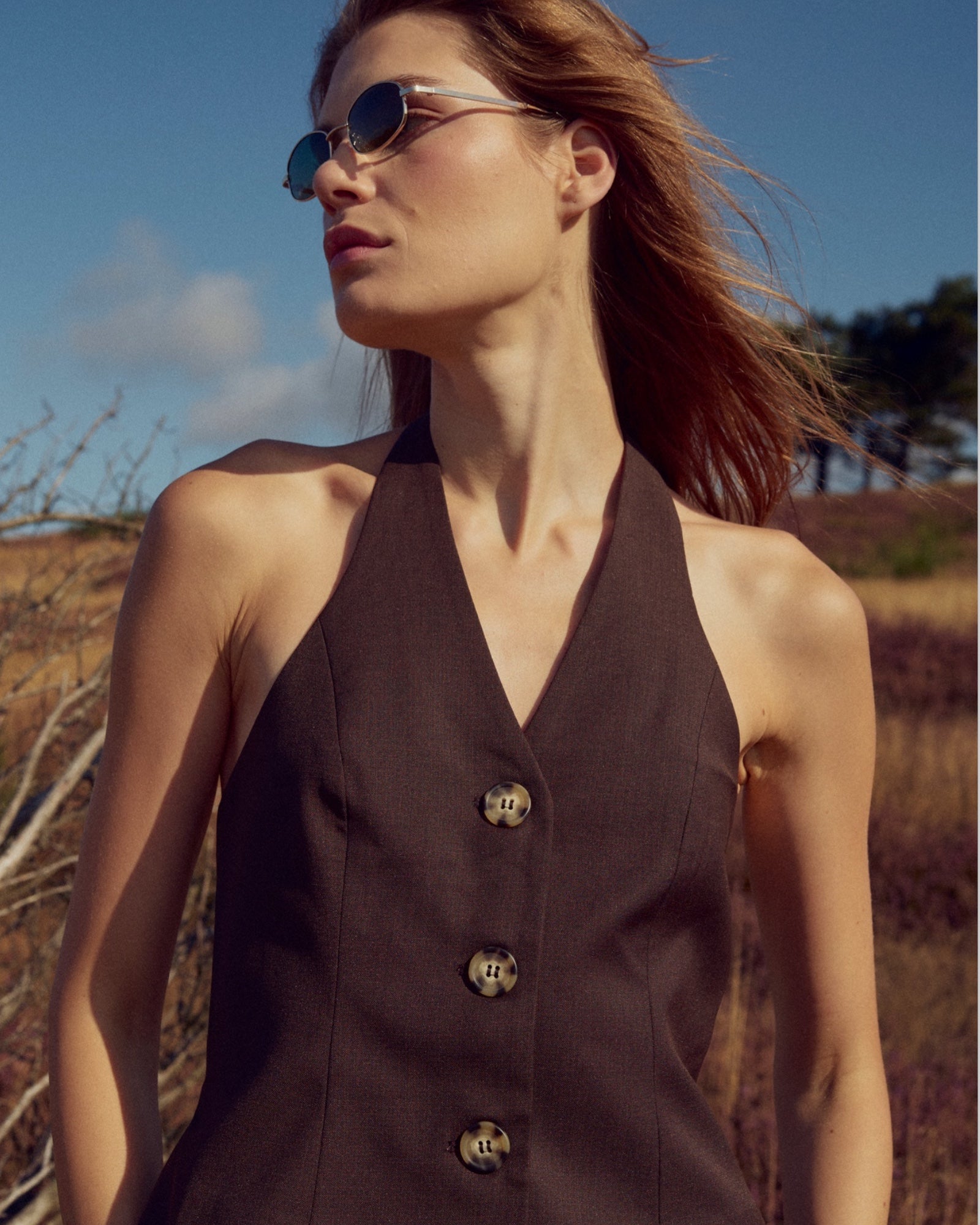 Noella N-Martina vest til kvinder i chokoladebrun, blød top med komfortabel pasform og enkel stil.