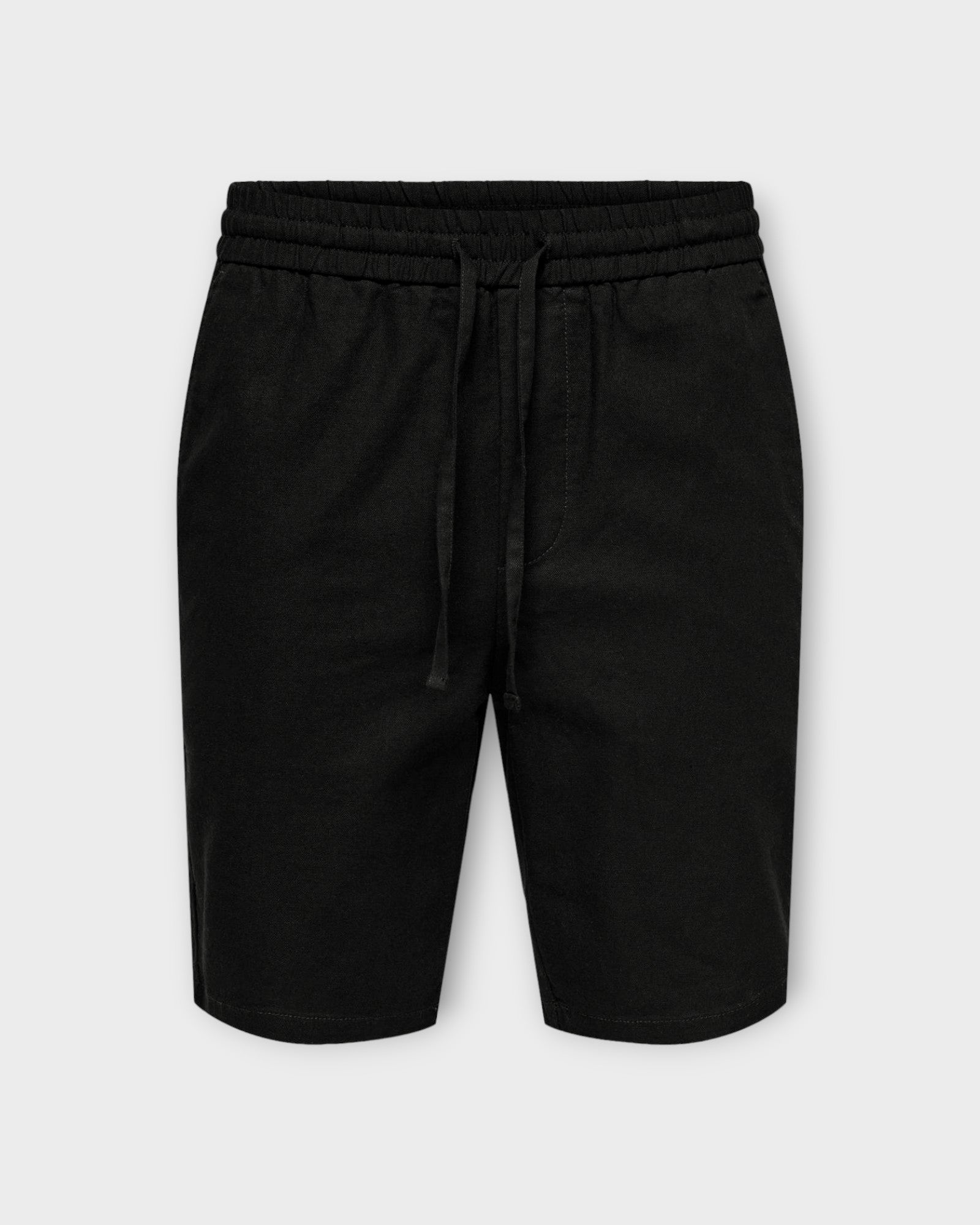 Linus 0007 Cot Lin Shorts Noos Black fra Only and Sons. Sorte hør shorts til mænd med elastik i livet. Her set forfra.