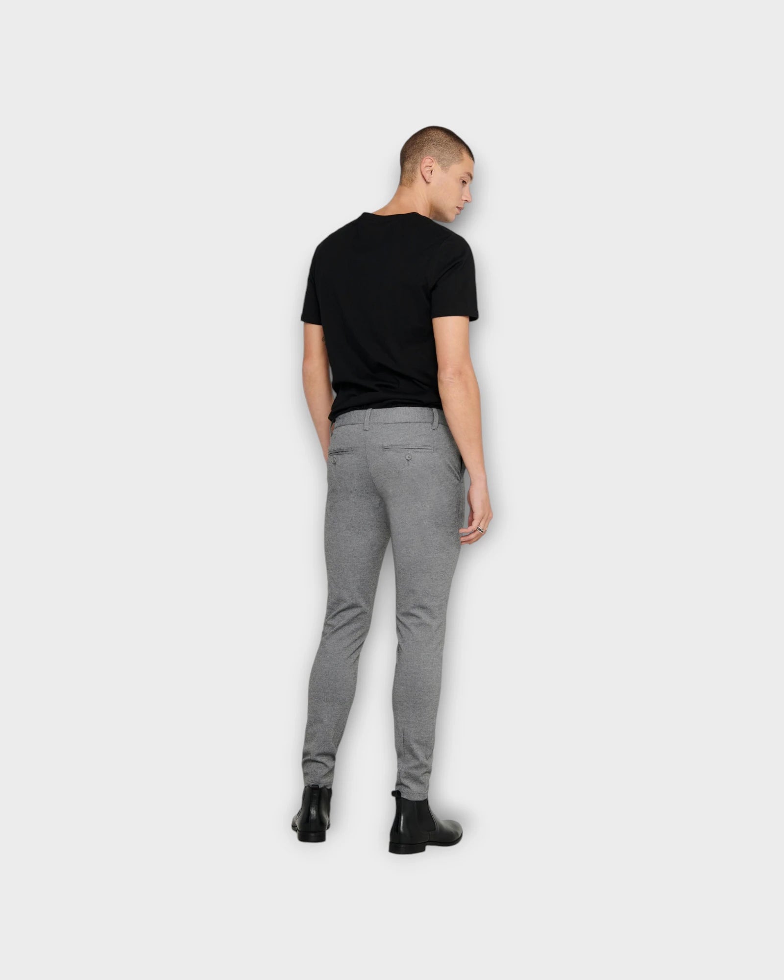 Mark Slim Gw 0209 Pant Medium Grey Melange - Grå Only and Sons til Mænd. Her set på model bagfra.