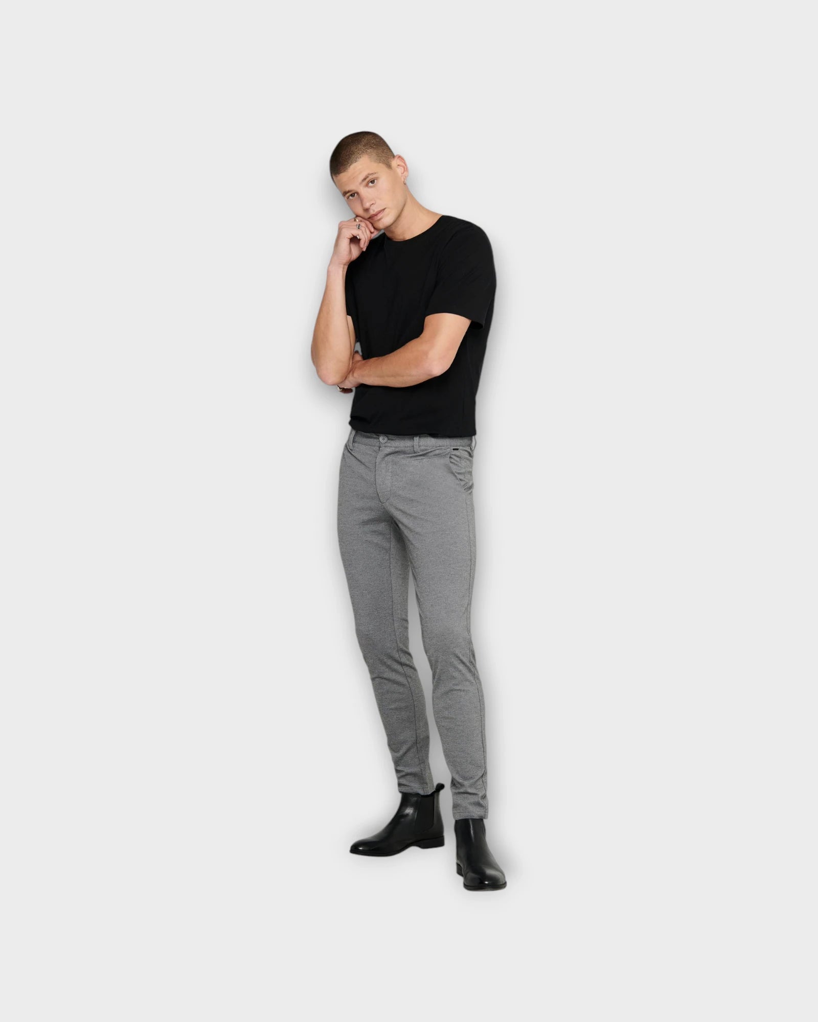 Mark Slim Gw 0209 Pant Medium Grey Melange - Grå Only and Sons til Mænd. Her set på model forfra.