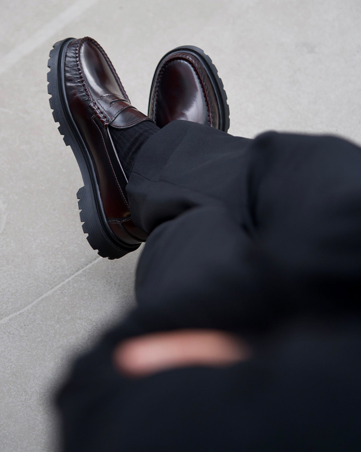 Playboy Austin Loafers i bordo poleret læder, vises med detaljeret fokus på skoens elegante design og kvalitet.