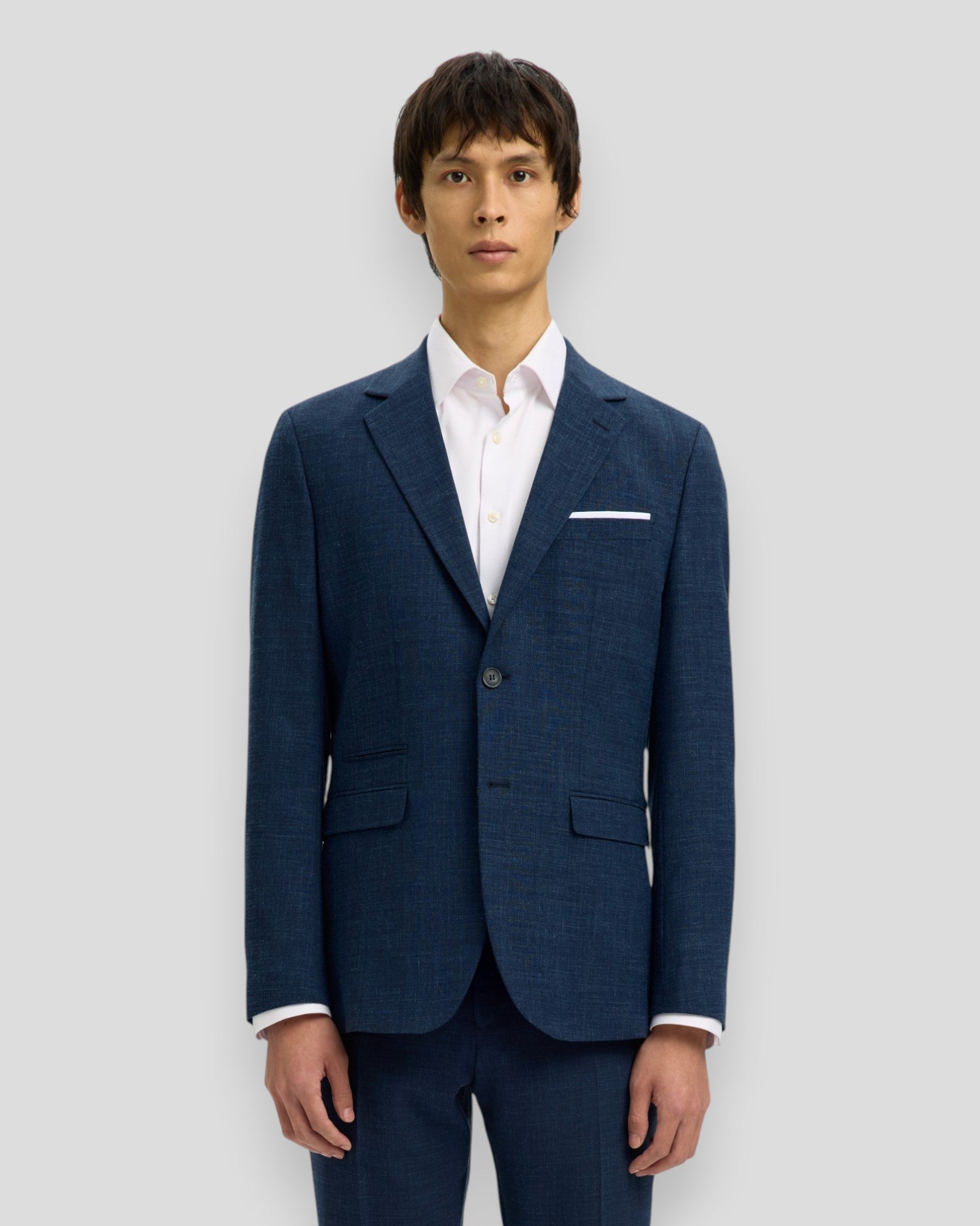 Selected Slim Oasis Linjaklae, mørk navy, vises med knapper og klassisk pasform, perfekt til forår og sommer.