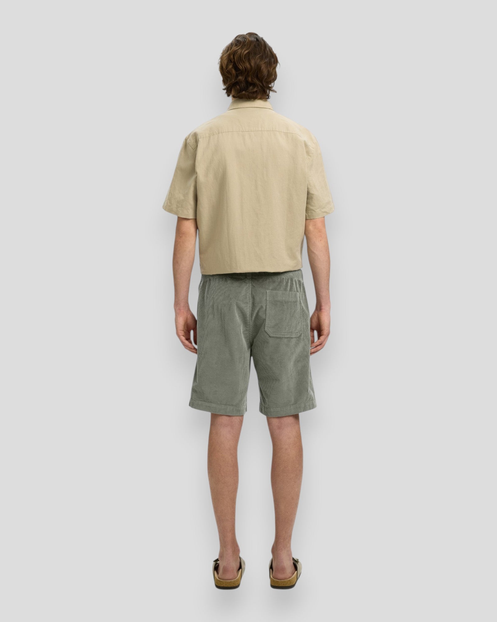 Mænds Regular Jace Corduroy Shorts i Vetiver fra Selected, komfortabelt design med blød tekstur og klassisk pasform.