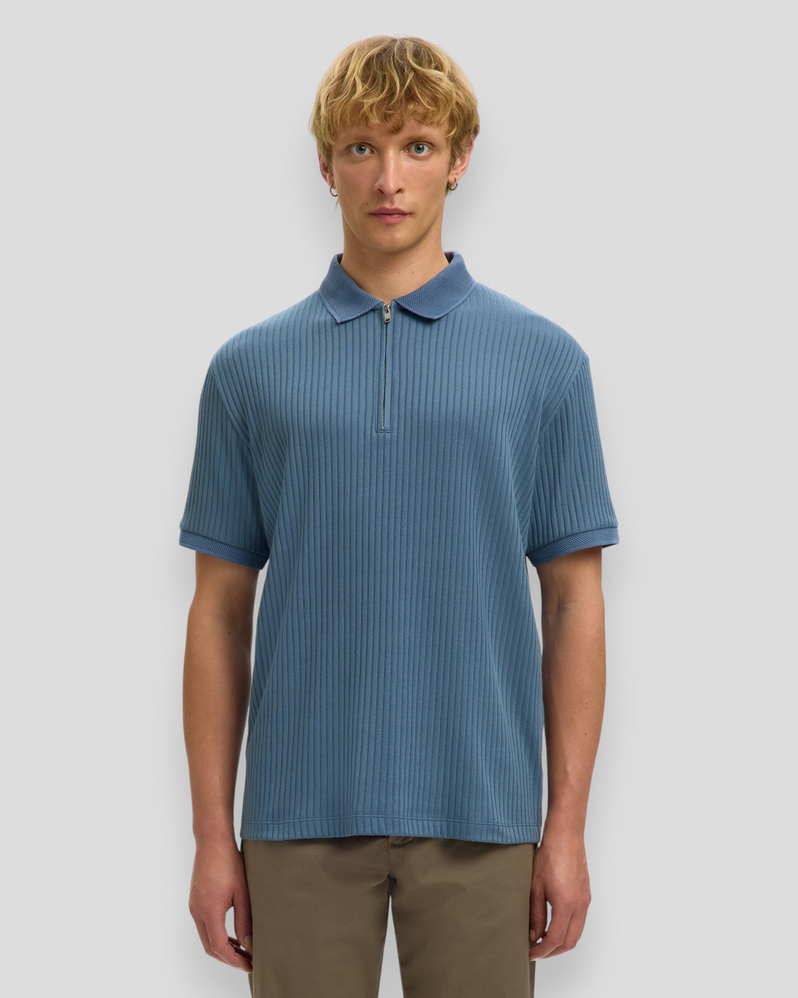 Blå Selected Fave Structure SS Polo på mand iført polo med struktureret stof og klassisk pasform.