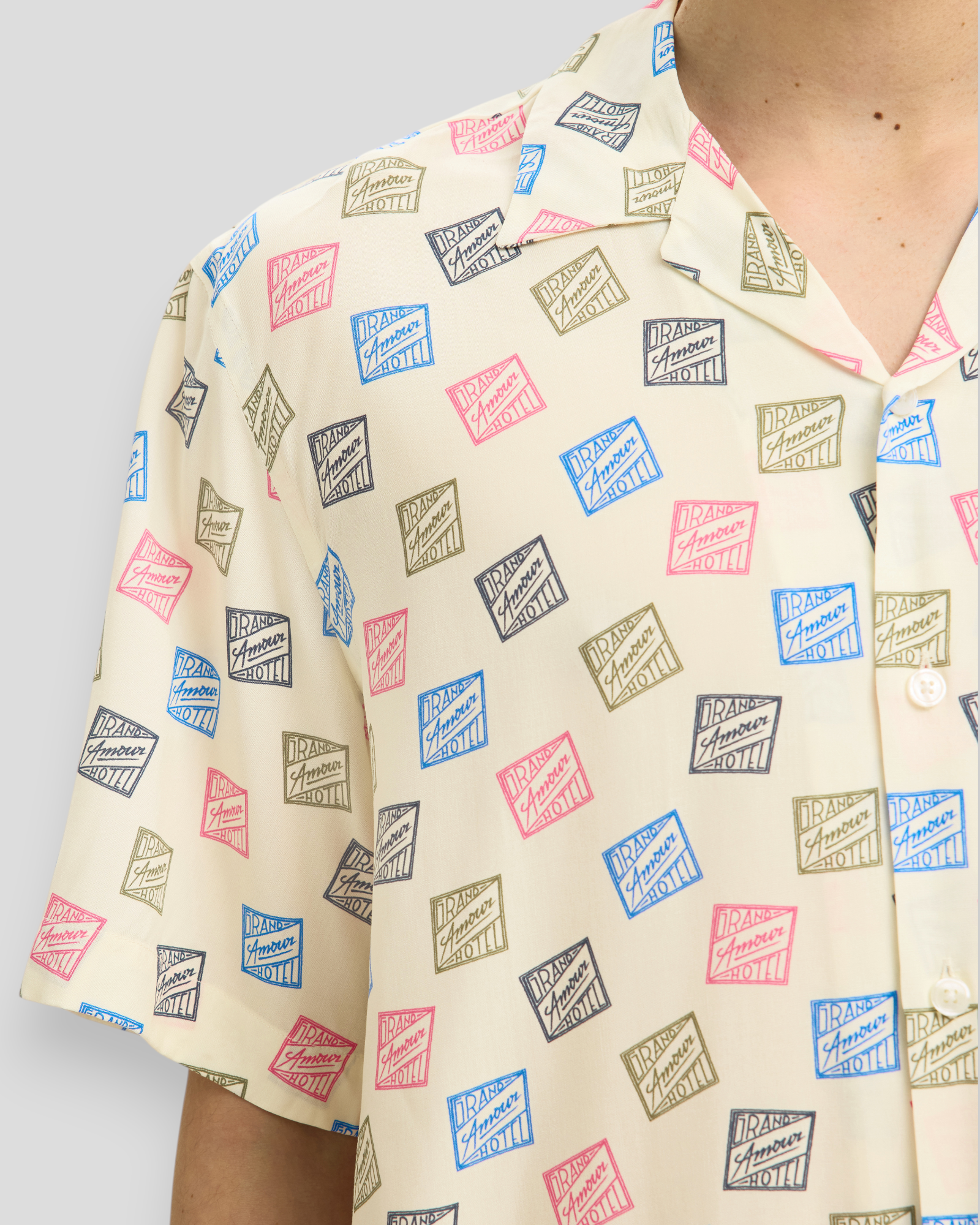 Relax Hotel Amour Stamps AOP SS Shirt - Egret/Stamps