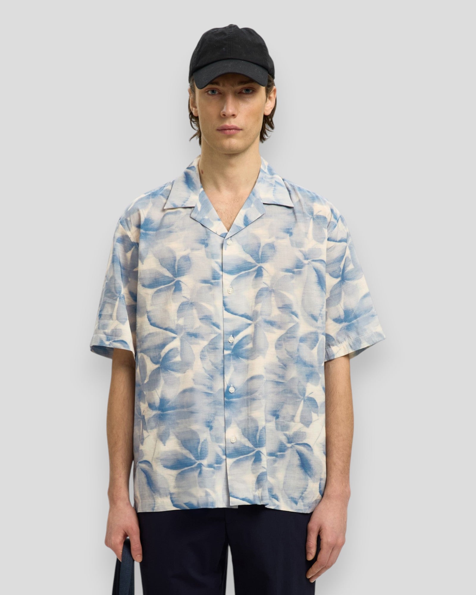 Selected Casper-Air Relaxed Mix SS Shirt in Blue Mirage Leaves with a casual fit and tropical leaf pattern, perfect for warm weather.