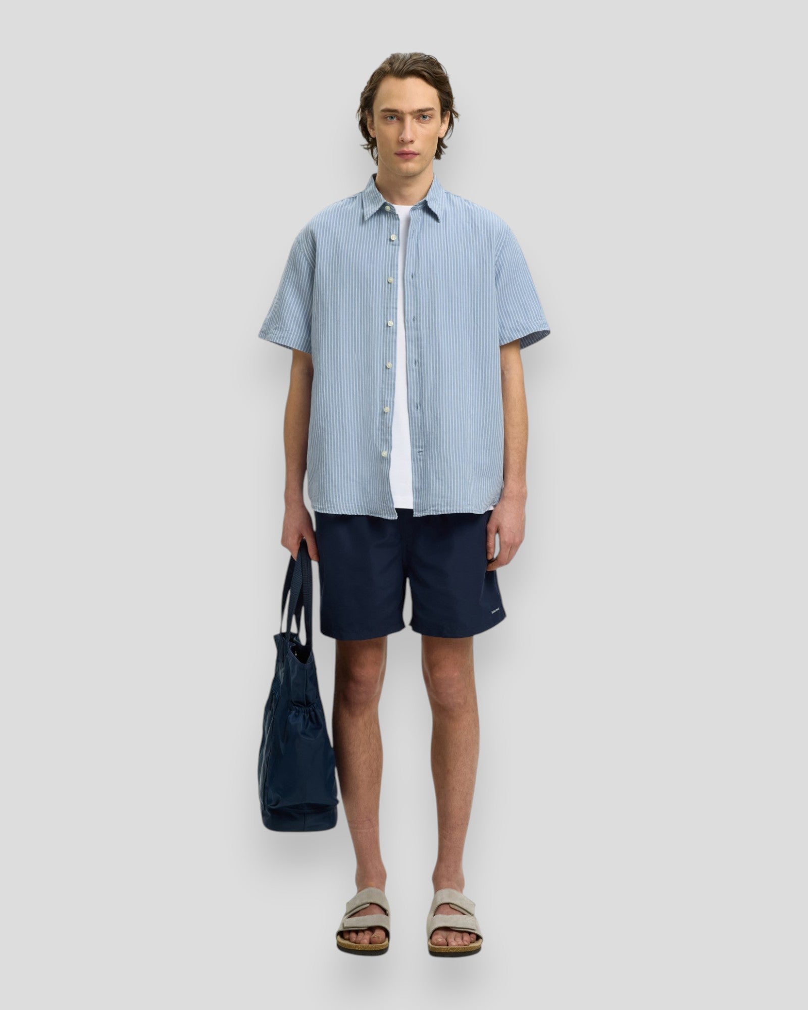 Regular Claus Clay linen blend shirt by Selected in dusty blue stripes and white, casual men’s shirt with a relaxed fit.